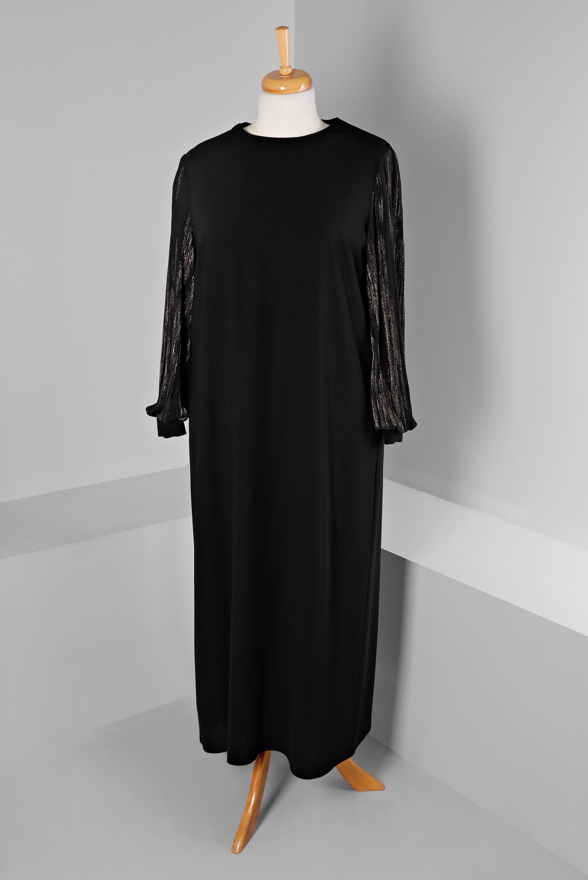 Tesettür giyim SİYAH VATKALI FERMUARLI KREP ELBİSE 20317 