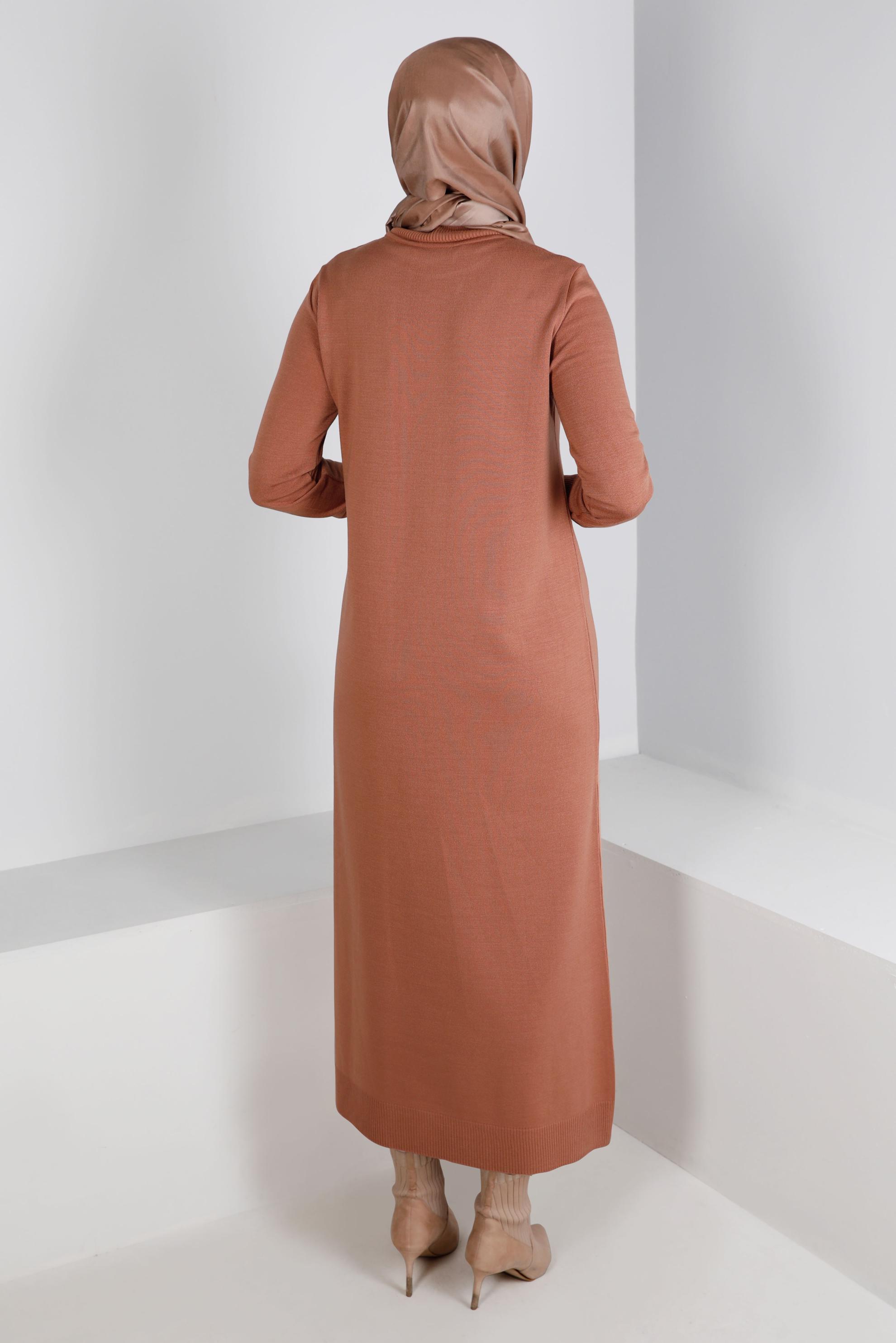 Tesettür giyim KAHVE BOĞAZLI BASIC TRİKO ELBİSE 43105