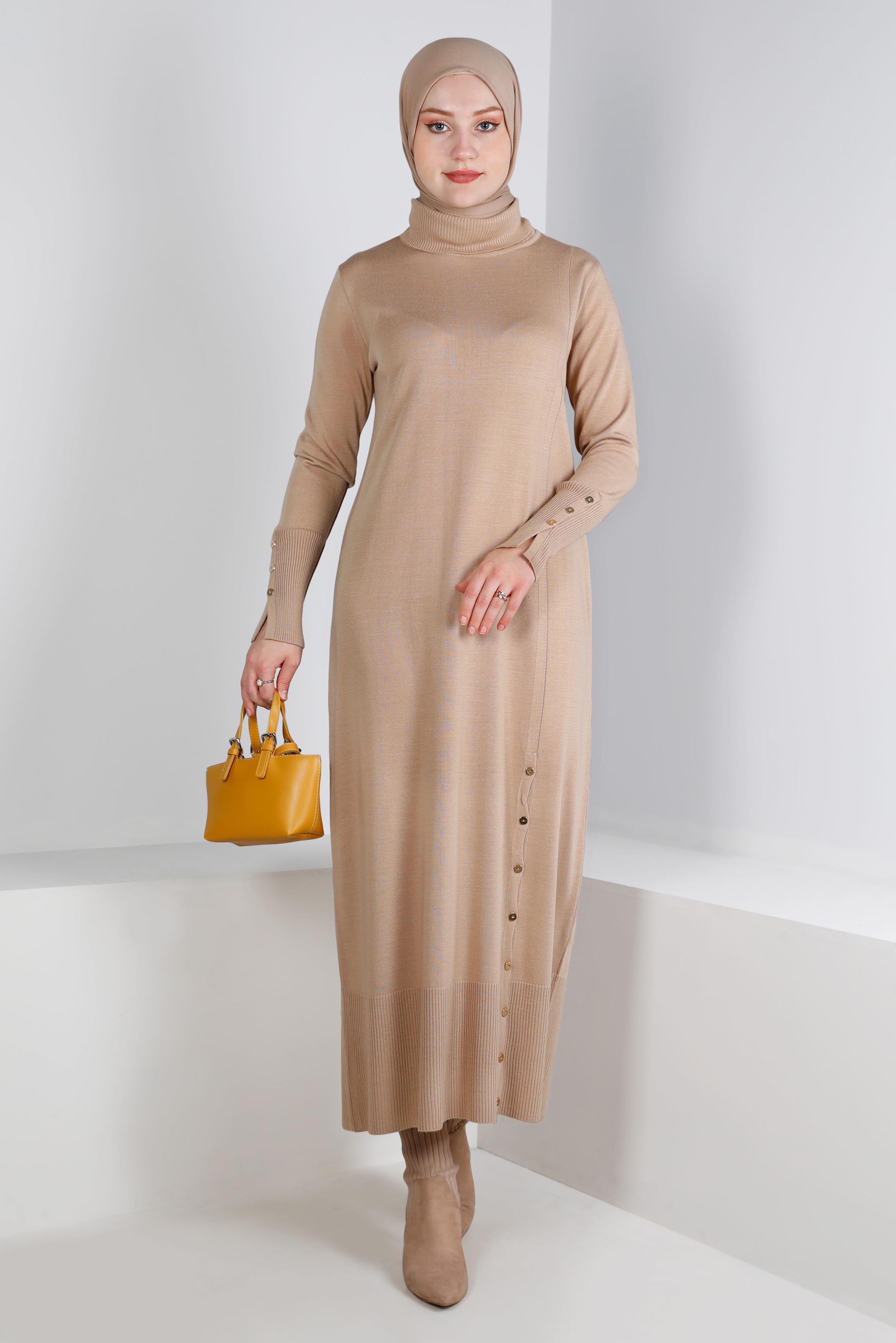 Tesettür giyim BEJ ETEK UCU VE MANŞETLERİ DÜĞMELİ TRİKO ELBİSE 43130