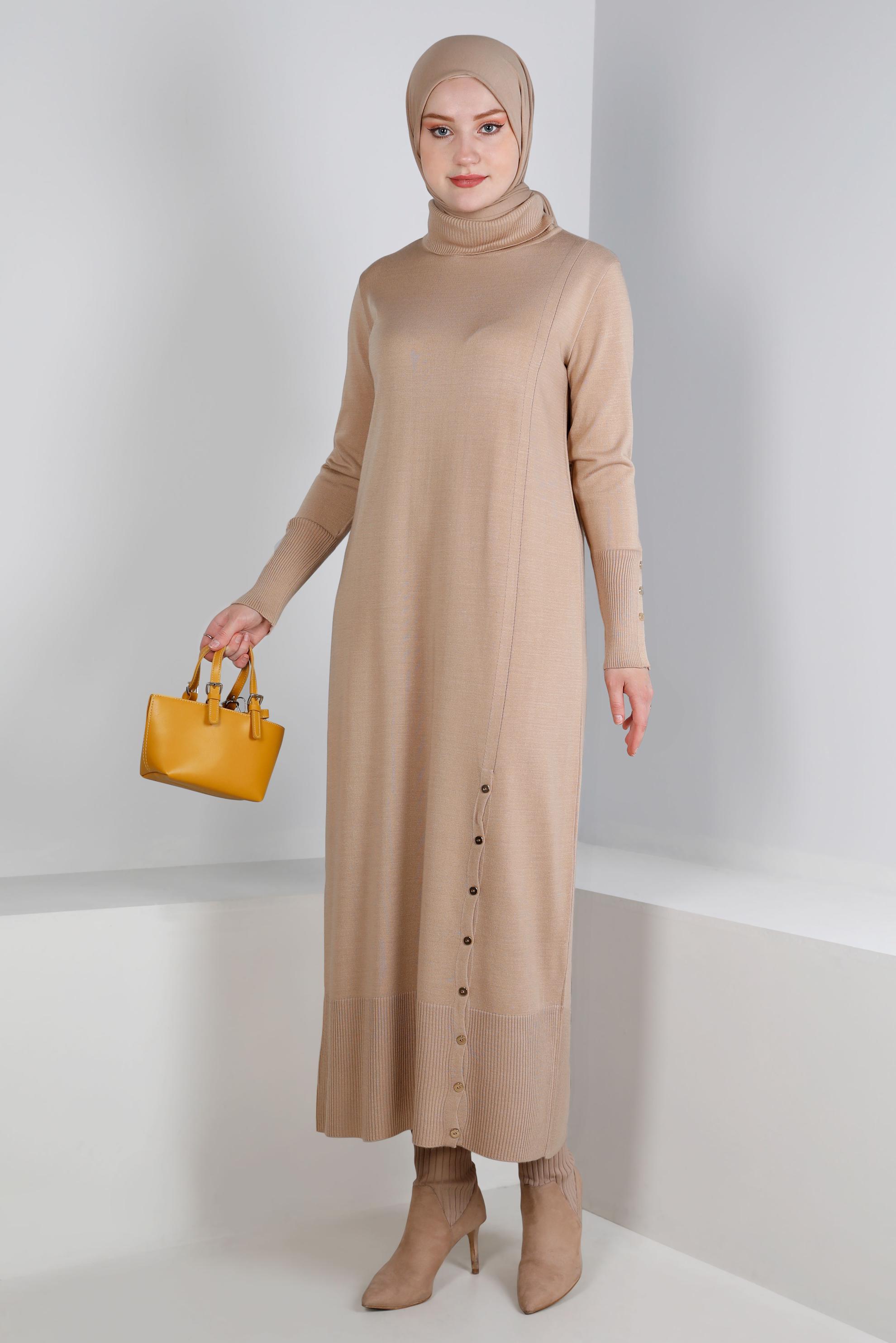 Tesettür giyim BEJ ETEK UCU VE MANŞETLERİ DÜĞMELİ TRİKO ELBİSE 43130