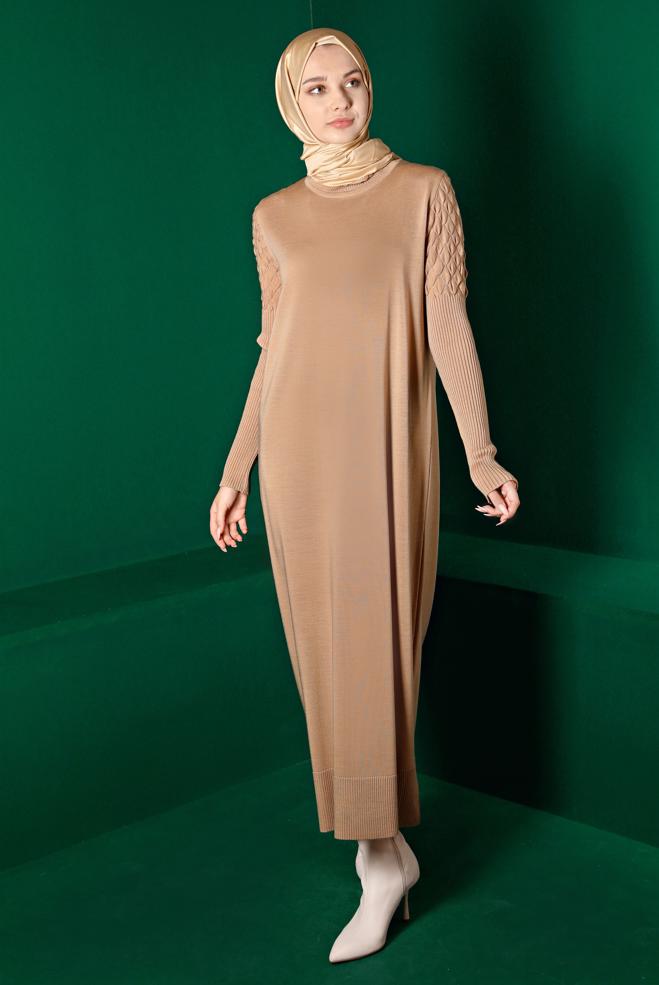 Tesettür giyim BEJ BOĞAZLI BASIC TRİKO ELBİSE 43131 - ALVİNA