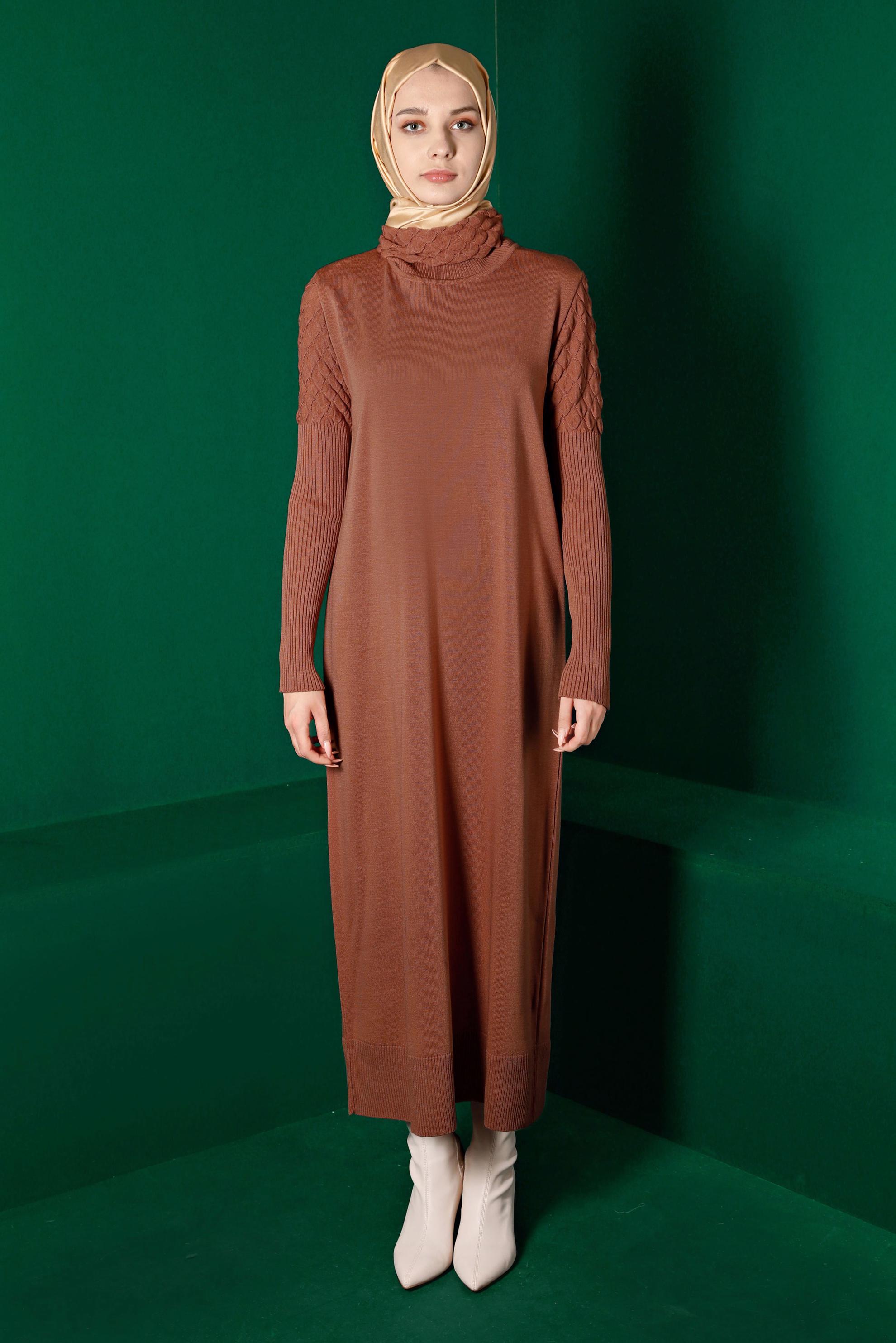 Tesettür giyim KAHVE BOĞAZLI BASIC TRİKO ELBİSE 43131