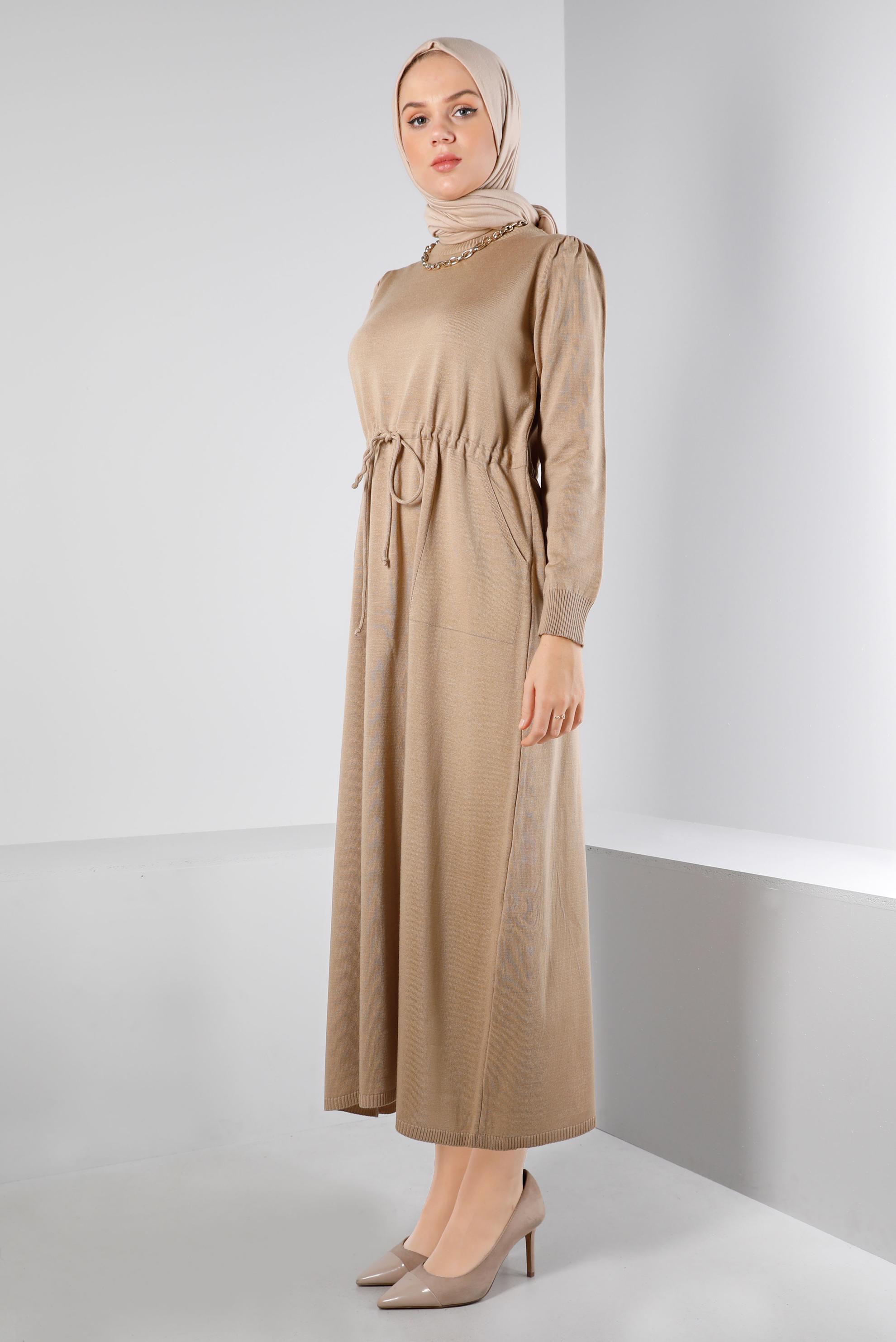 Tesettür giyim KAHVE BELİ BÜZGÜLÜ TRİKO ELBİSE 43196 