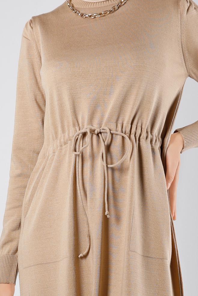 Tesettür giyim KAHVE BELİ BÜZGÜLÜ TRİKO ELBİSE 43196  - ALVİNA