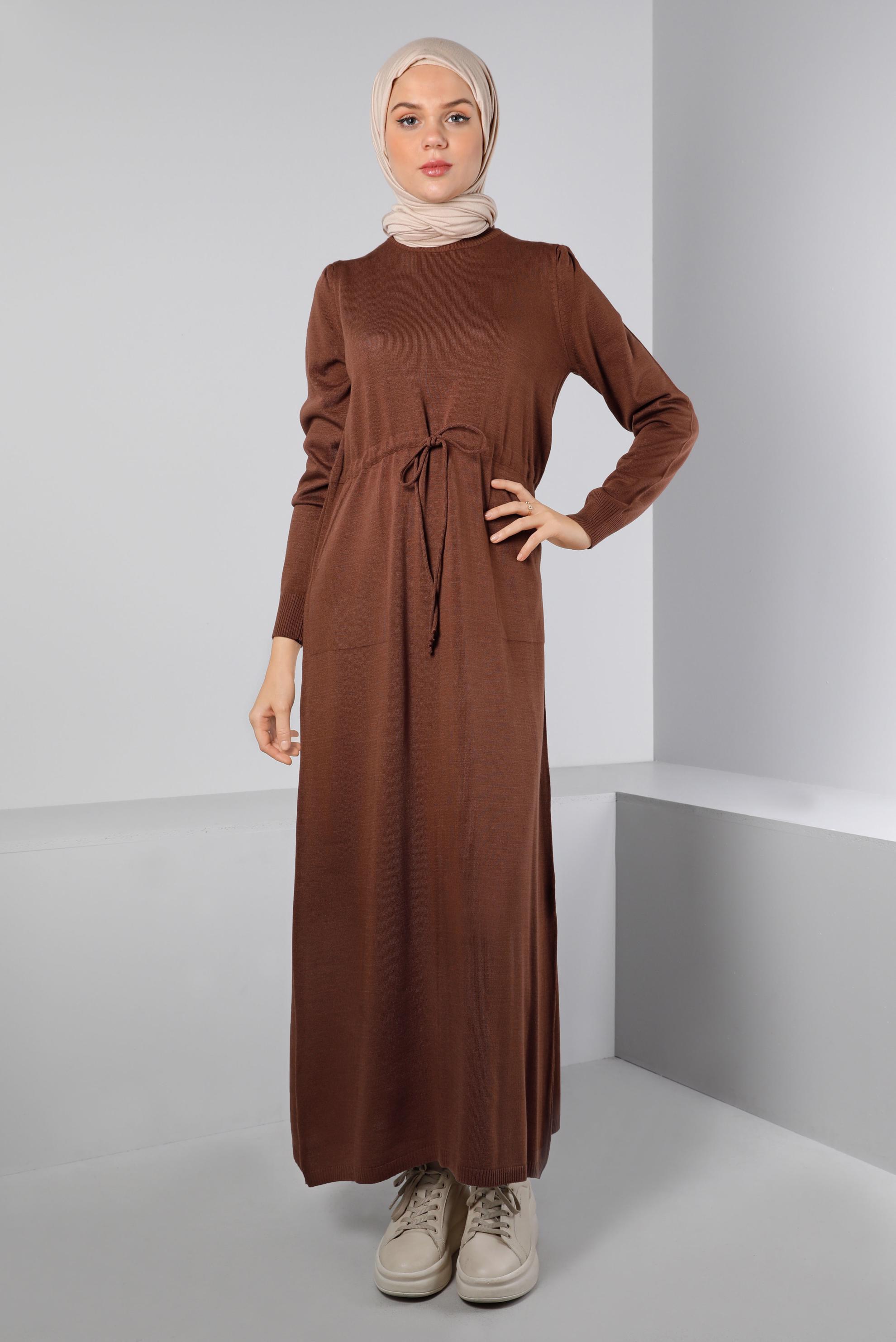 Tesettür giyim KAHVE BELİ BÜZGÜLÜ TRİKO ELBİSE 43196 