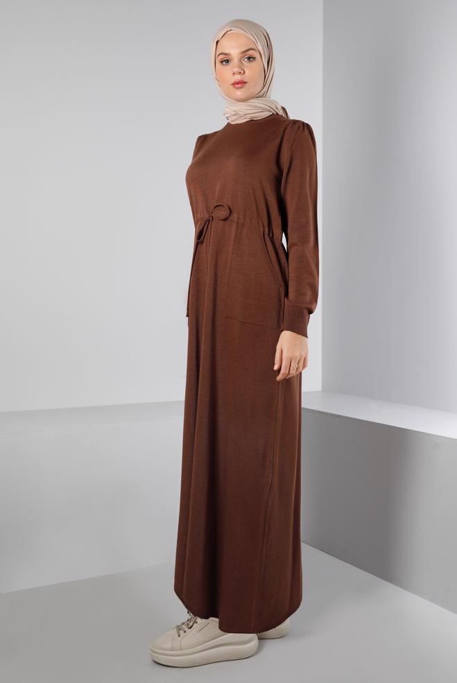 Tesettür giyim KAHVE BELİ BÜZGÜLÜ TRİKO ELBİSE 43196  - ALVİNA