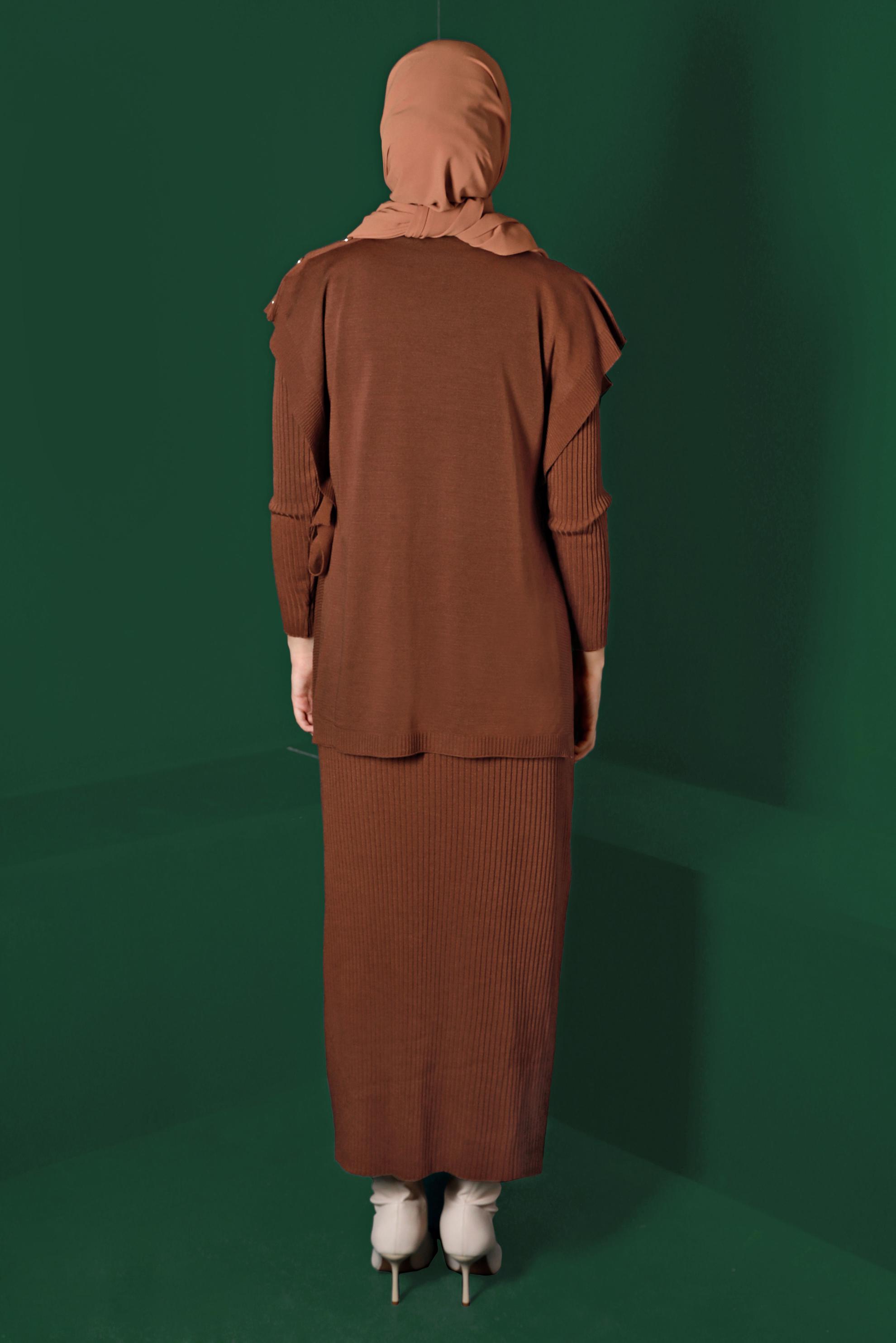 Tesettür giyim KAHVE BAĞLAMA DETAYLI PİLELİ TRİKO İKİLİ ELBİSE 43199