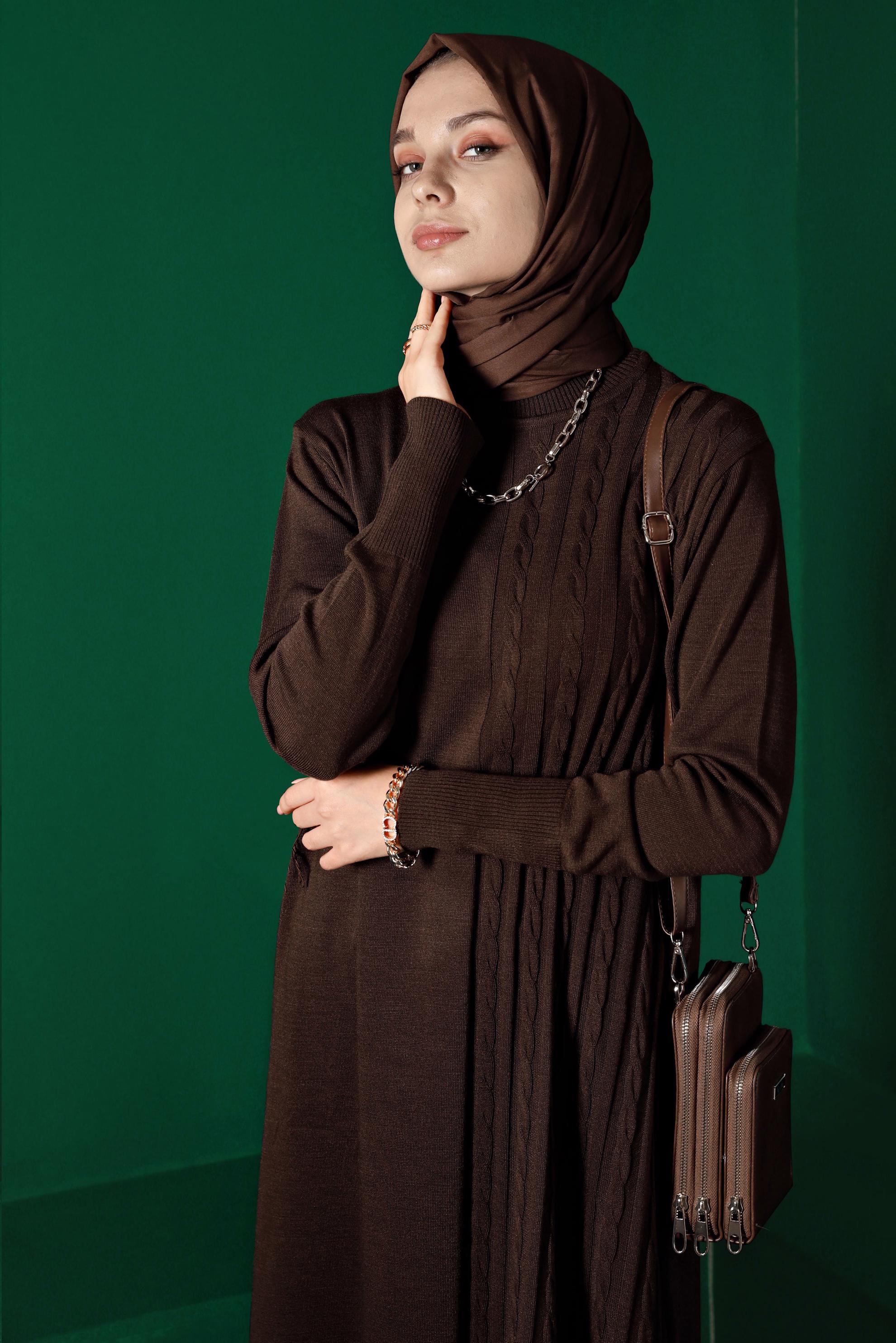 Tesettür giyim KAHVE ÖRGÜ DETAYLI TRİKO ELBİSE 43201 