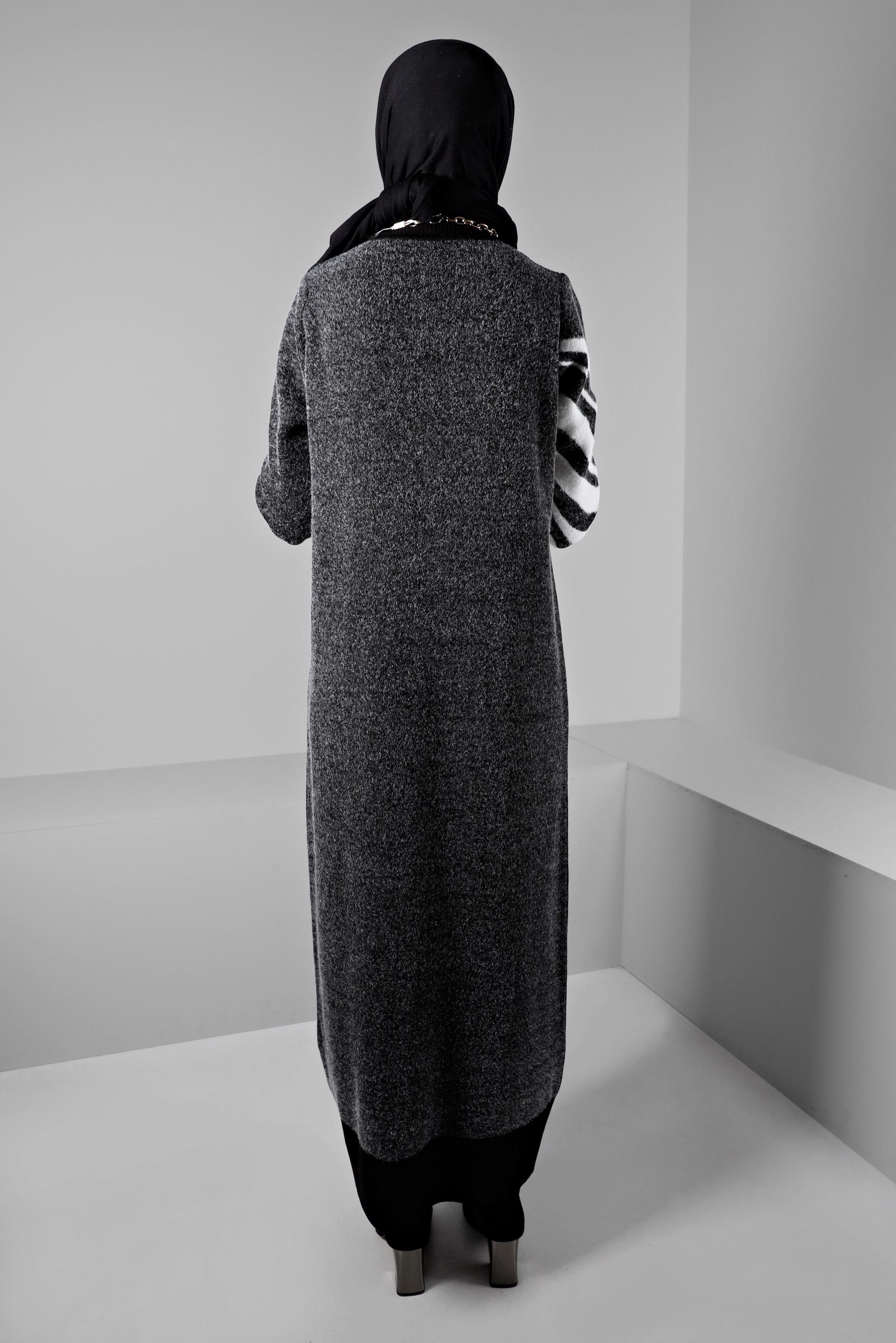 Tesettür giyim SİYAH ZEBRA DESENLİ TRİKO ELBİSE 43203	