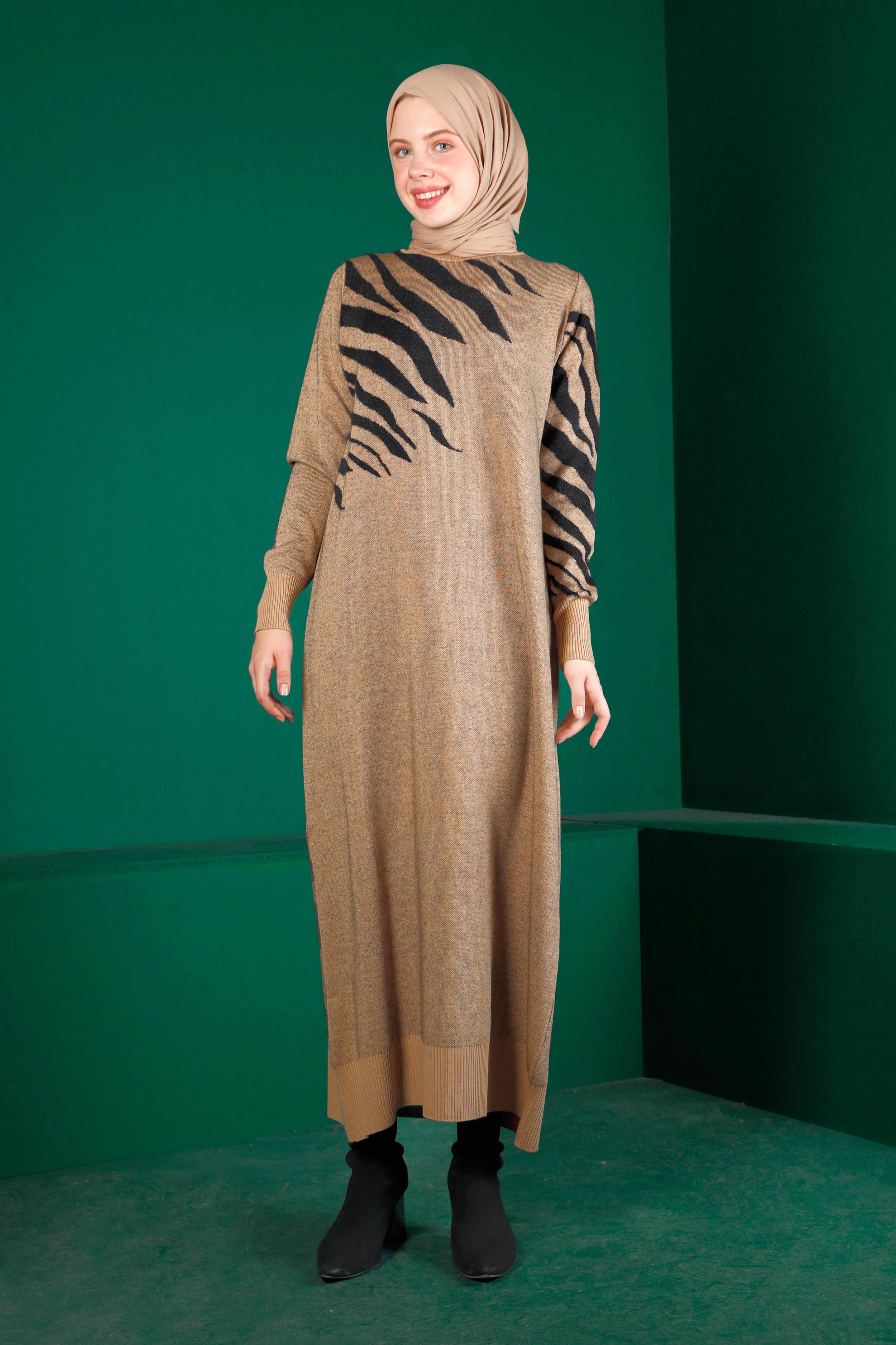 Tesettür giyim KAHVE ZEBRA DESENLİ TRİKO ELBİSE 43203	