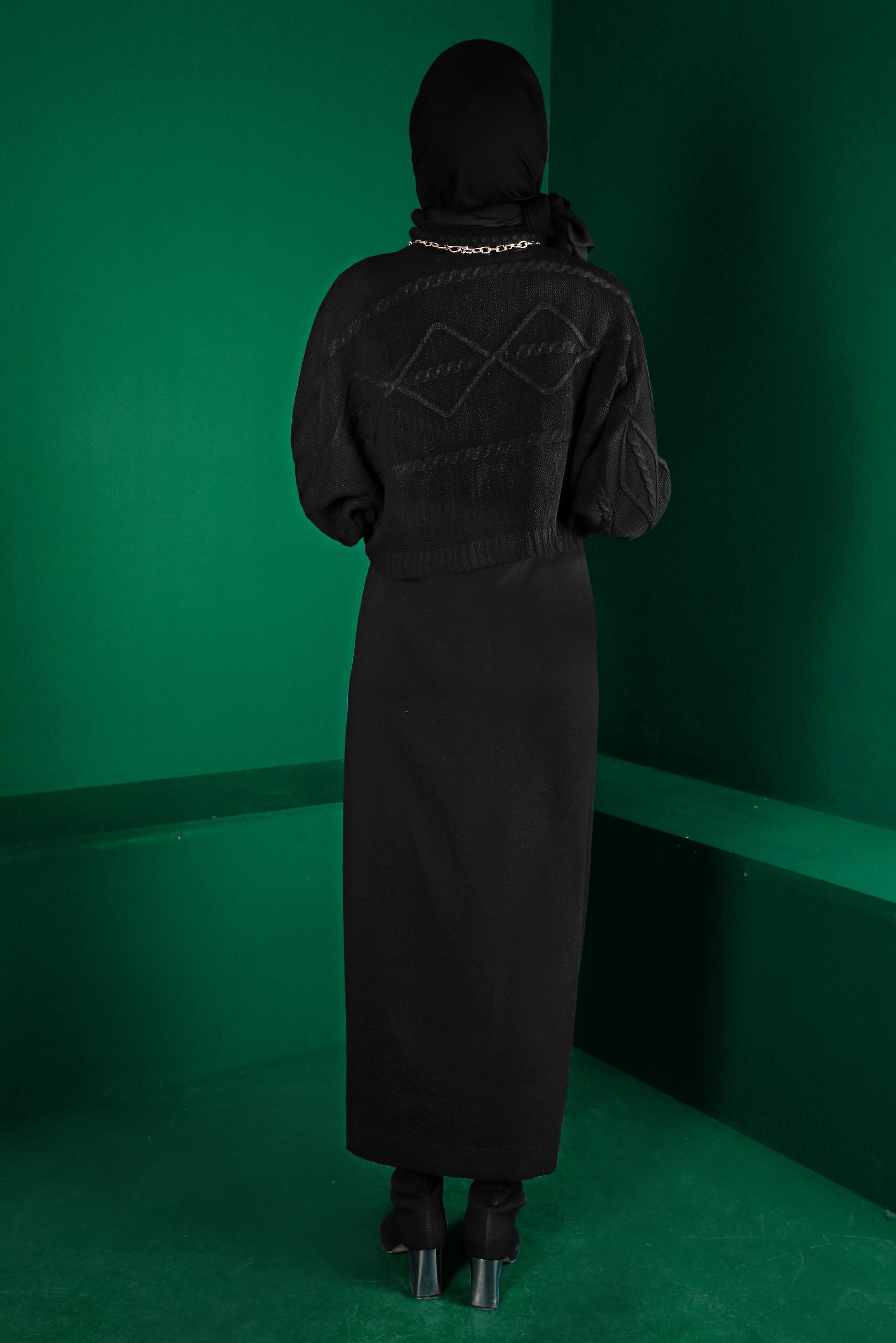 Tesettür giyim SİYAH BALIKÇI YAKA KENDİNDEN DESENLİ TRİKO İKİLİ ELBİSE 43204