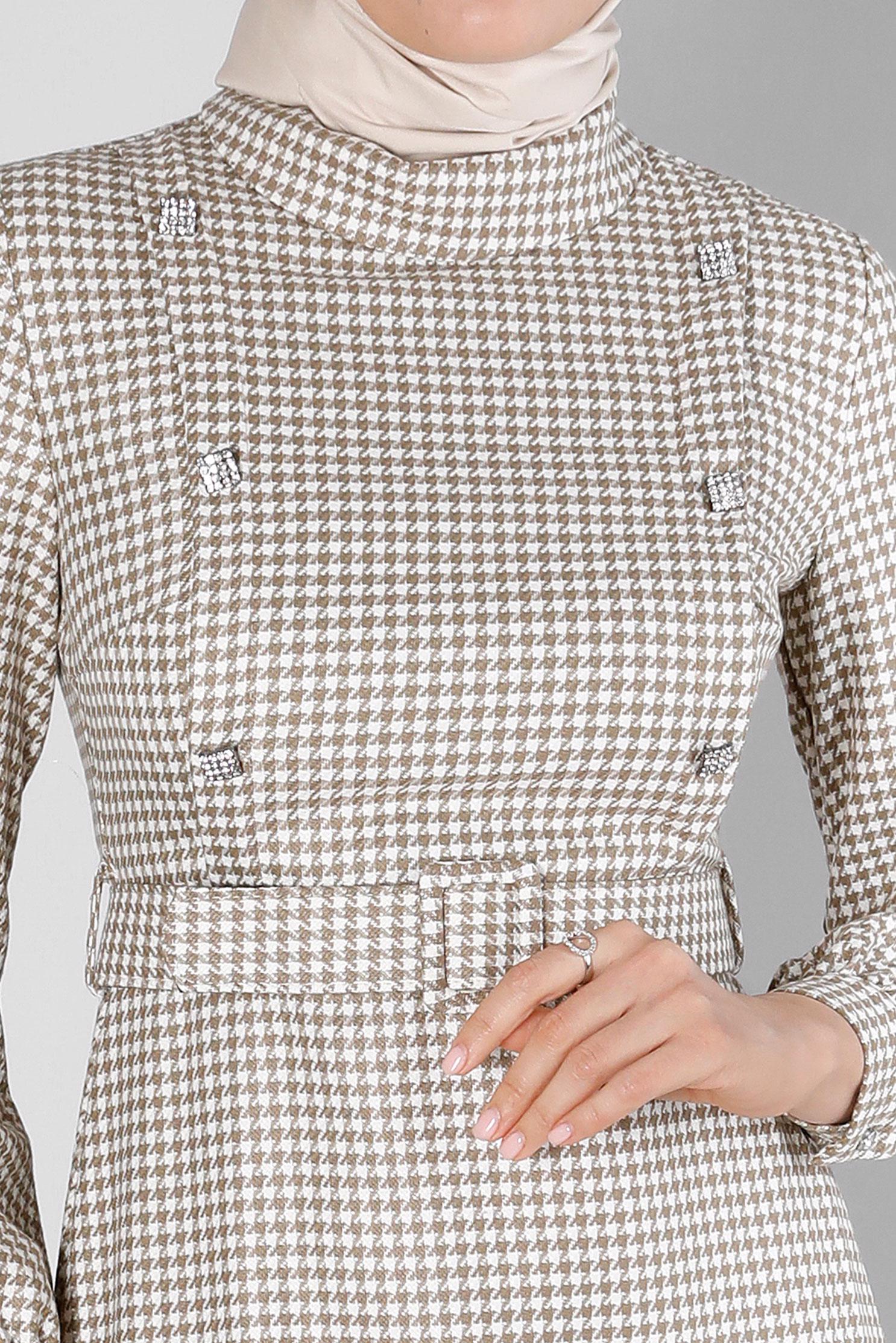 Tesettür giyim BEJ KAZAYAĞI DESENLİ TAŞLI ELBİSE 43292 