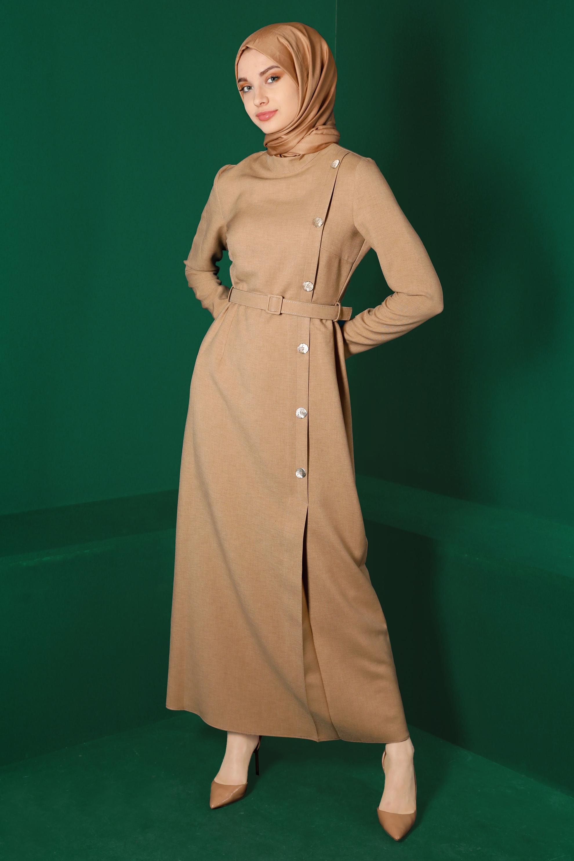 Tesettür giyim BEJ DÜĞME DETAYLI KEMERLİ ELBİSE 43294 