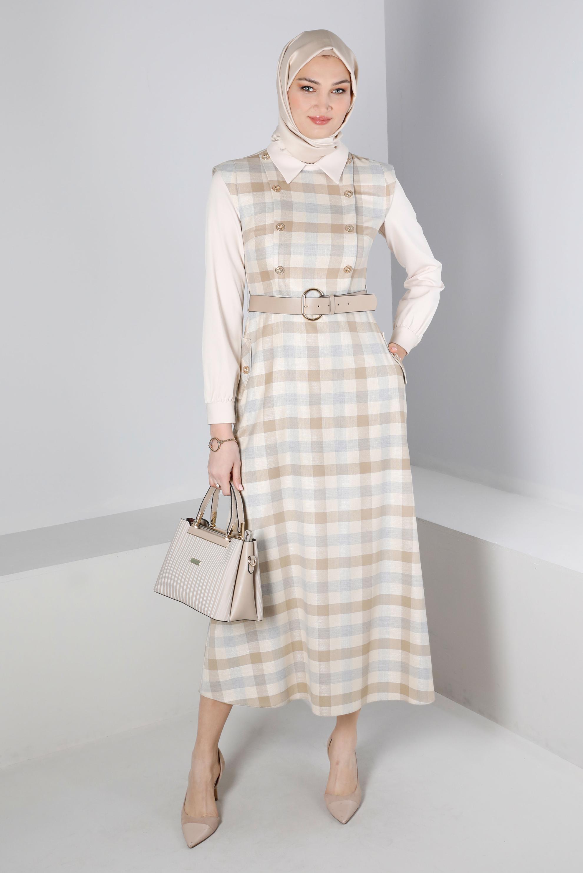 Tesettür giyim BEJ KARELİ DÜĞME DETAYLI ELBİSE 43326 