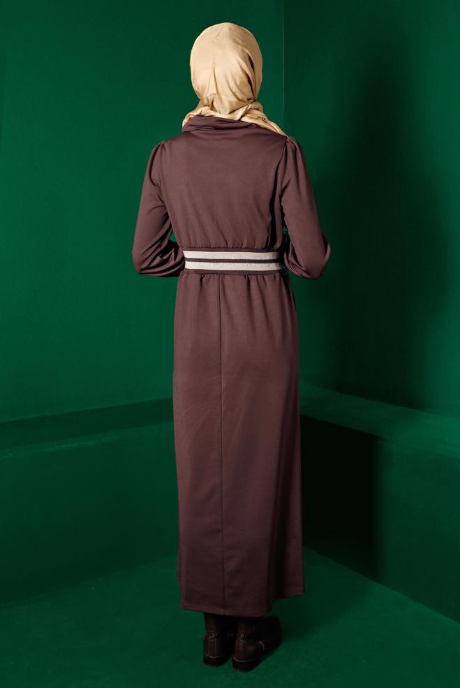 Tesettür giyim KAHVE BELİ VE MANŞETLERİ LASTİKLİ ELBİSE 43327 - ALVİNA