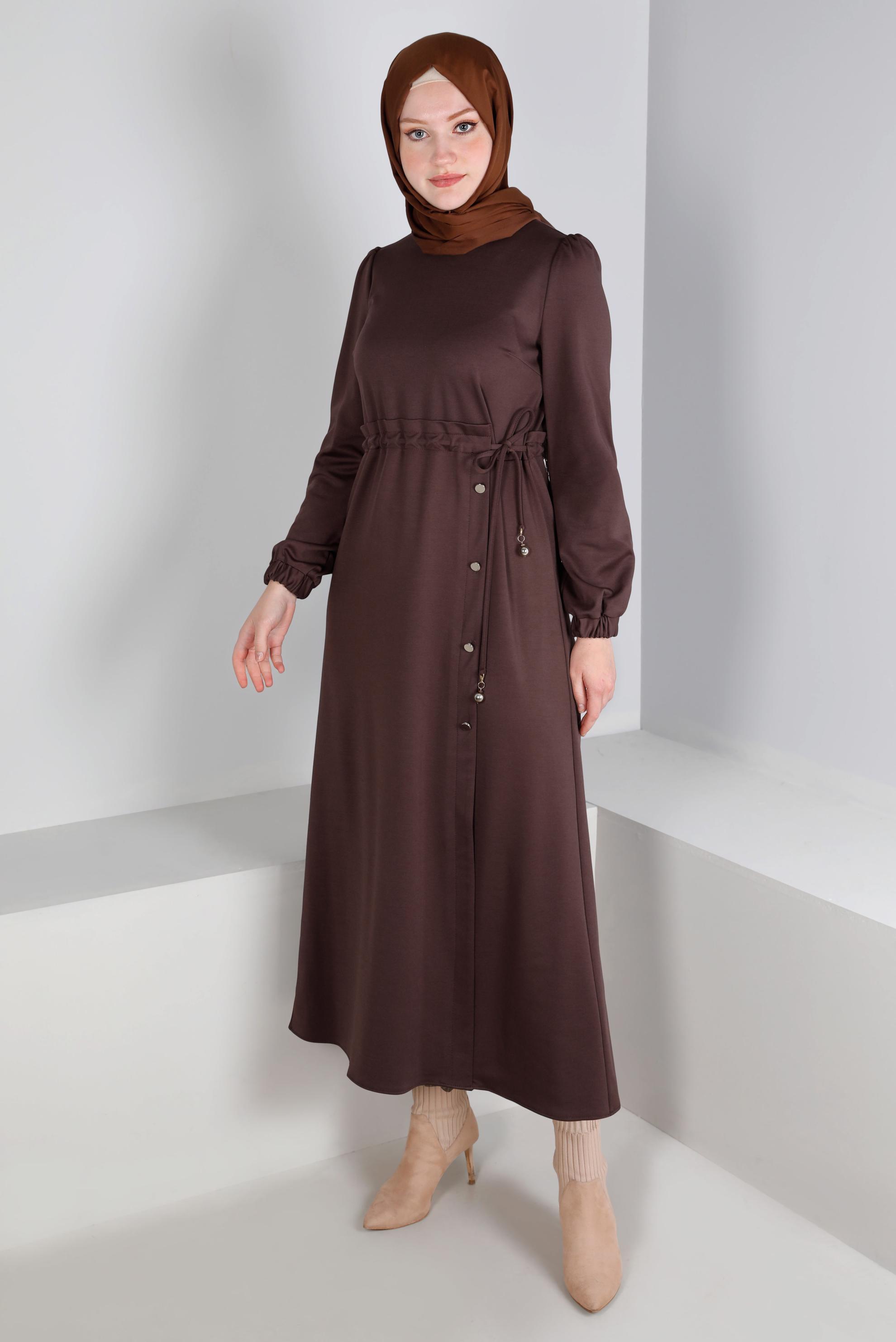 Tesettür giyim KAHVE MANŞETLERİ LASTİKLİ BELİ BÜZGÜLÜ ELBİSE 43328