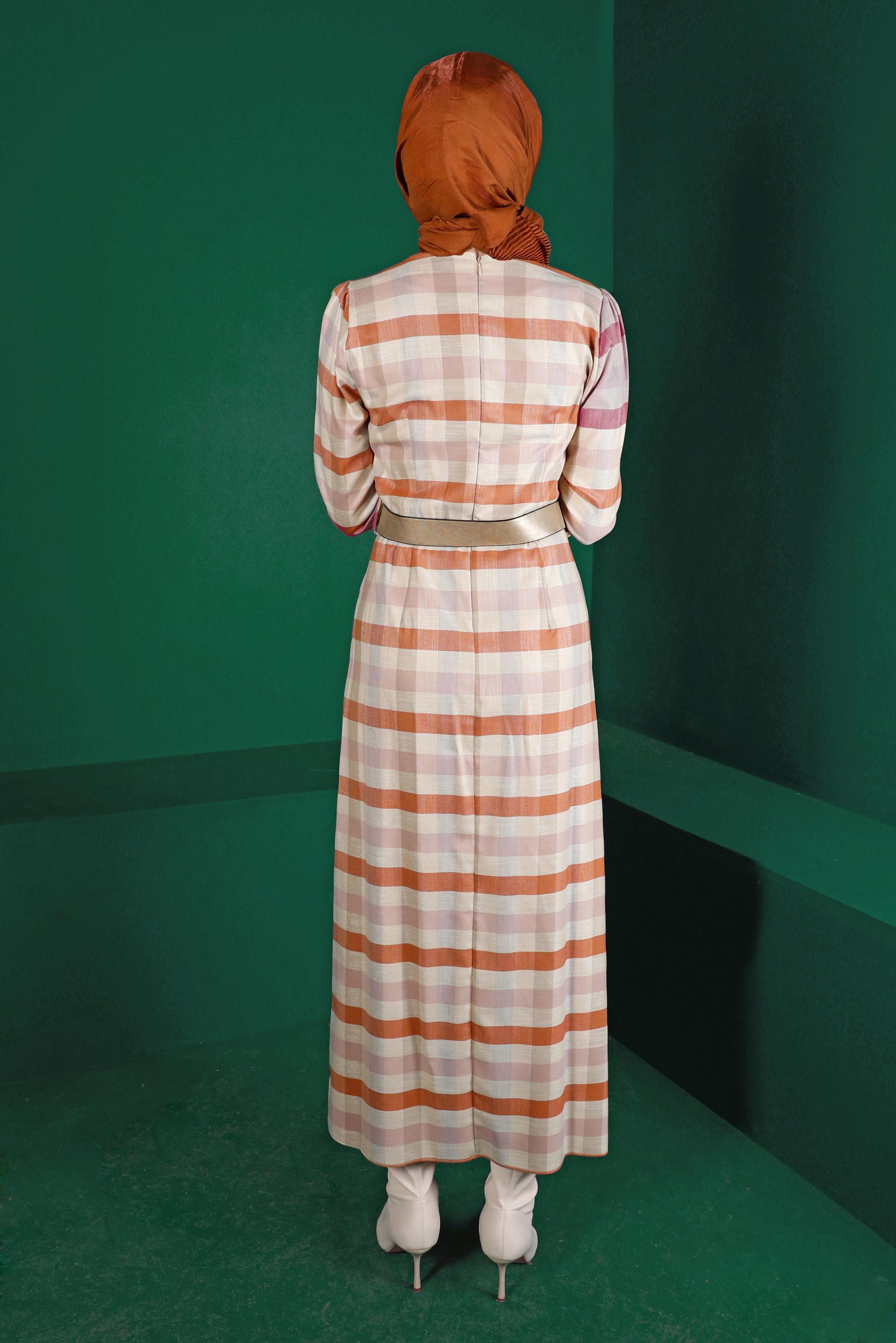 Tesettür giyim TURUNCU FİYONK DETAYLI EKOSE ELBİSE 43329 