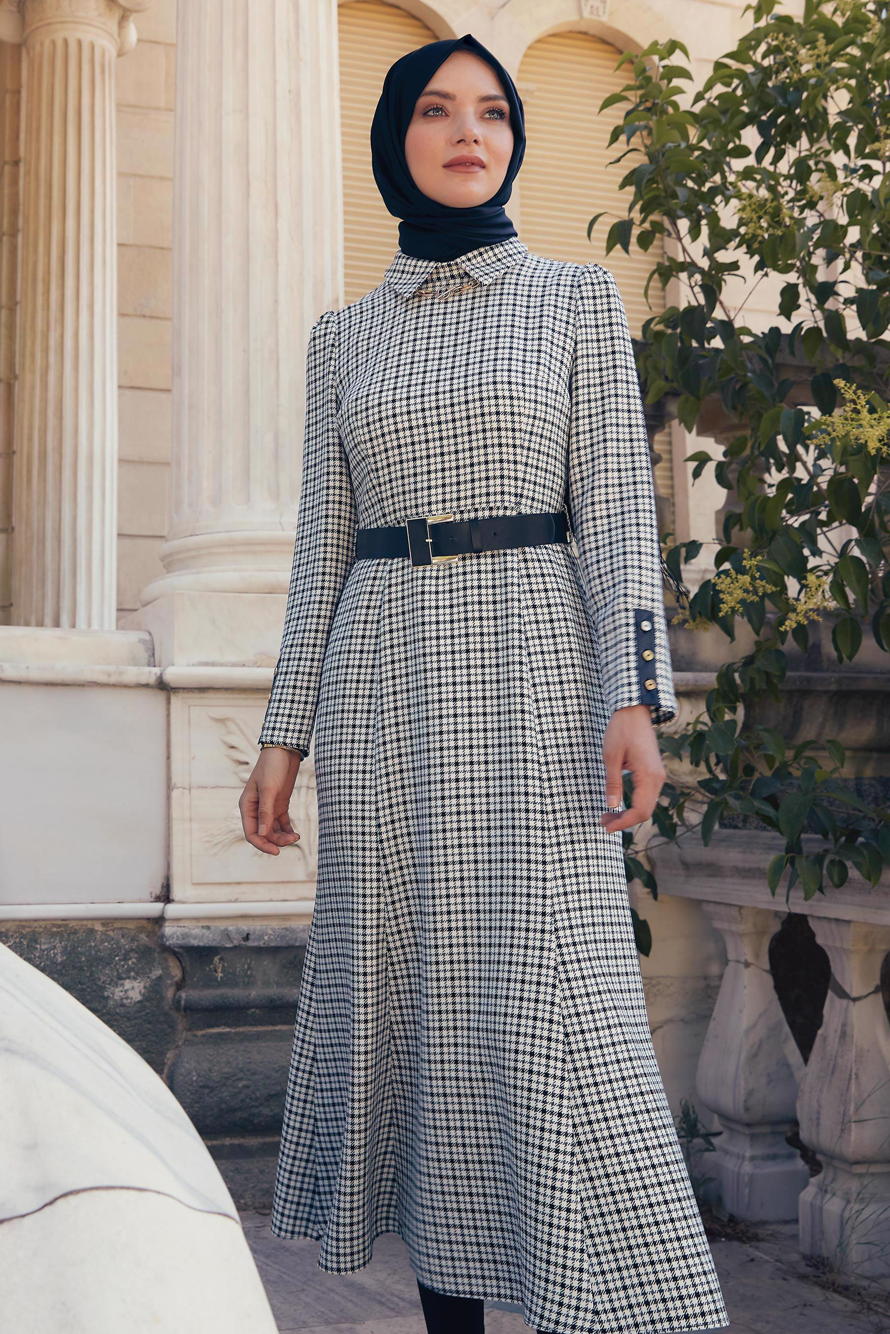 Tesettür giyim BEYAZ MANŞETLERİ DÜĞMELİ EKOSE ELBİSE 43370