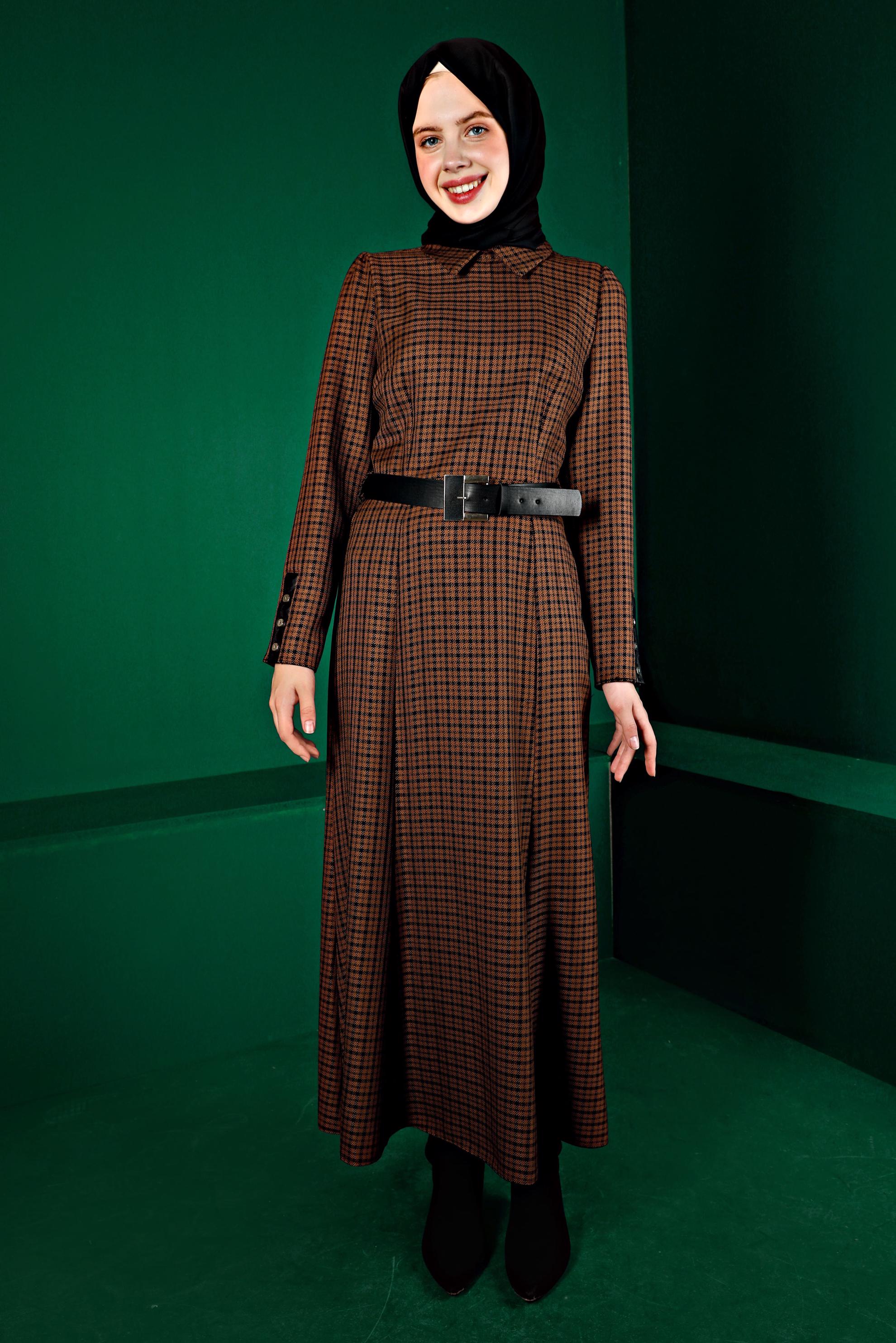 Tesettür giyim TABA MANŞETLERİ DÜĞMELİ EKOSE ELBİSE 43370