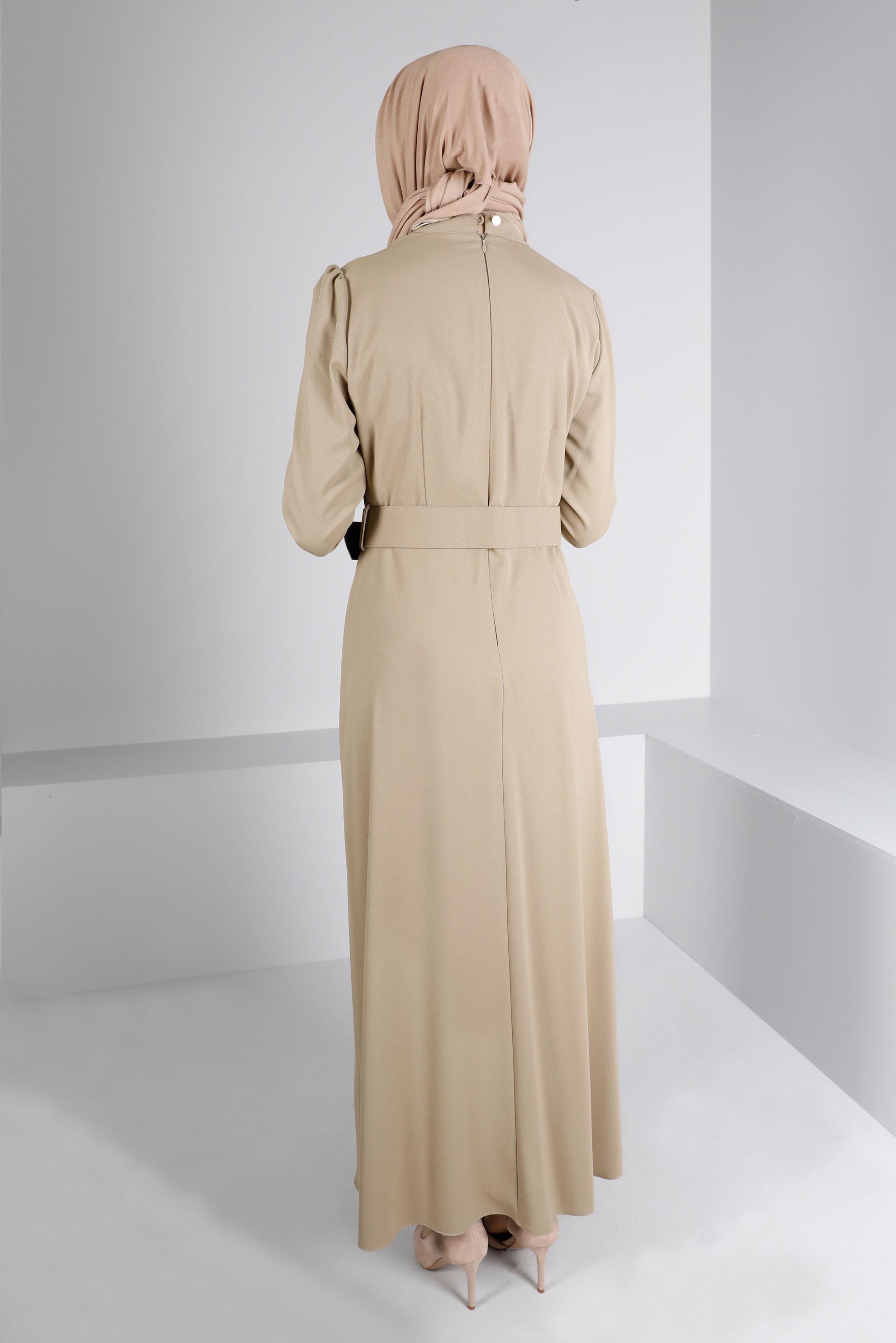 Tesettür giyim BEJ KEMERLİ DÜĞMELİ ELBİSE 43382