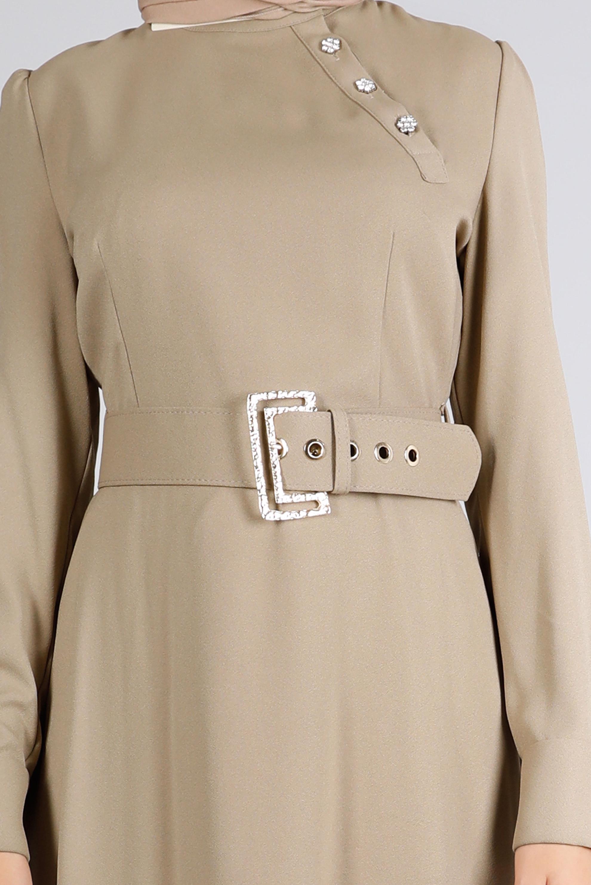 Tesettür giyim BEJ KEMERLİ DÜĞMELİ ELBİSE 43382