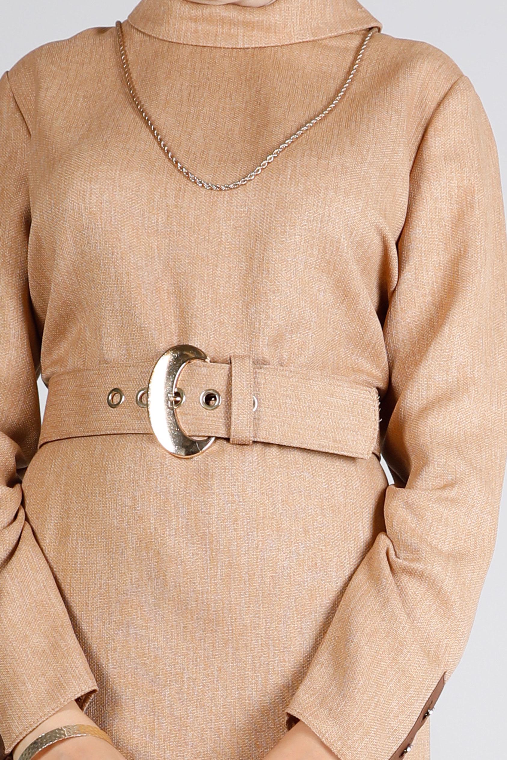 Tesettür giyim KAHVE KEMERLİ DÜĞME DETAYLI ELBİSE 43383