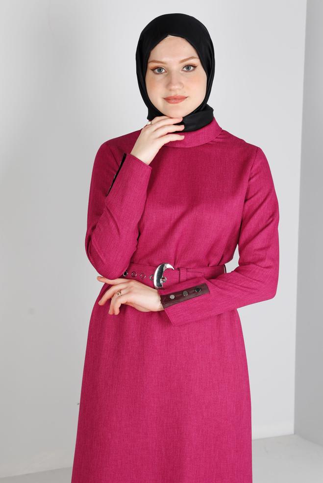 Tesettür giyim FUŞYA KEMERLİ DÜĞME DETAYLI ELBİSE 43383 - ALVİNA