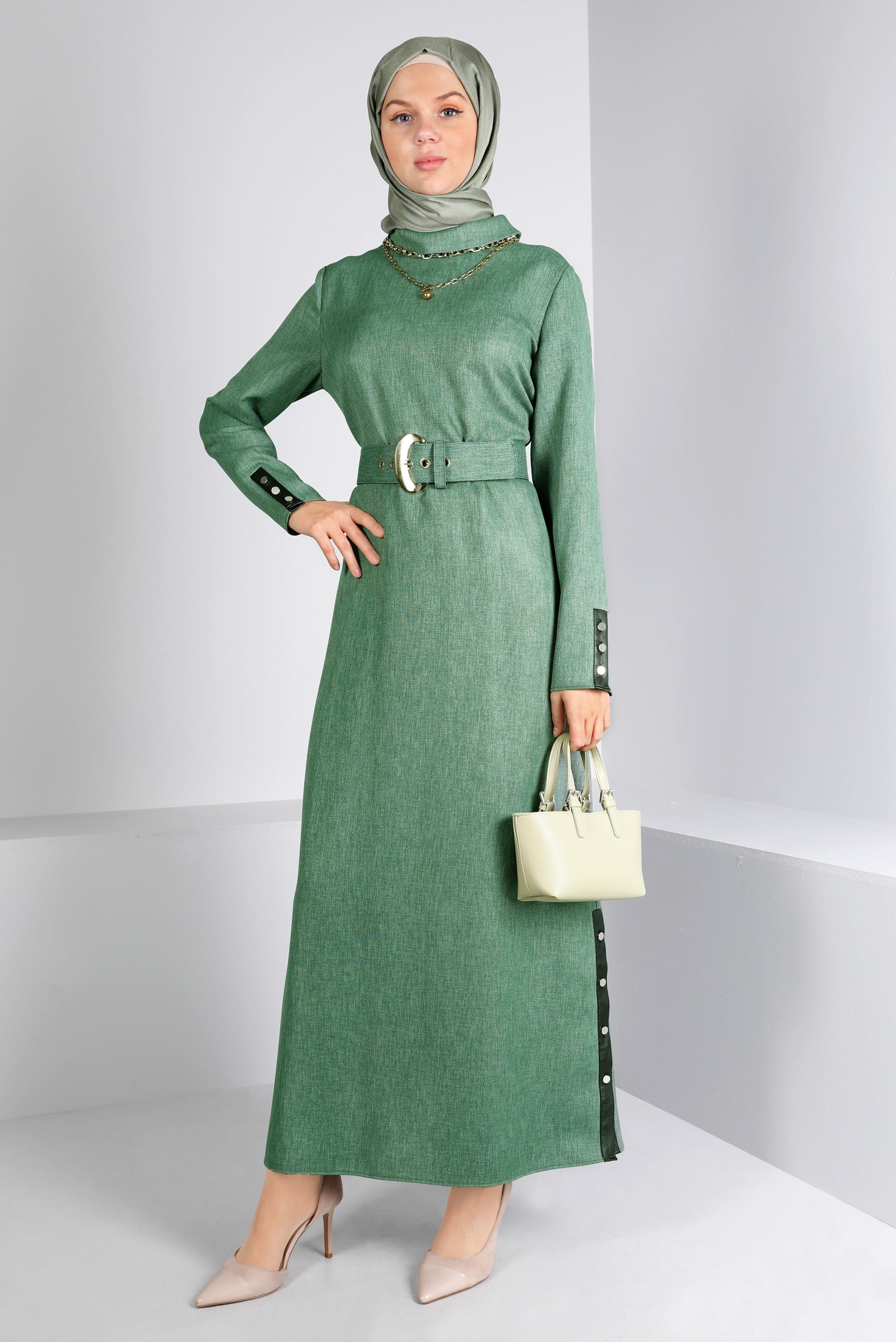 Tesettür giyim HAKİ KEMERLİ DÜĞME DETAYLI ELBİSE 43383