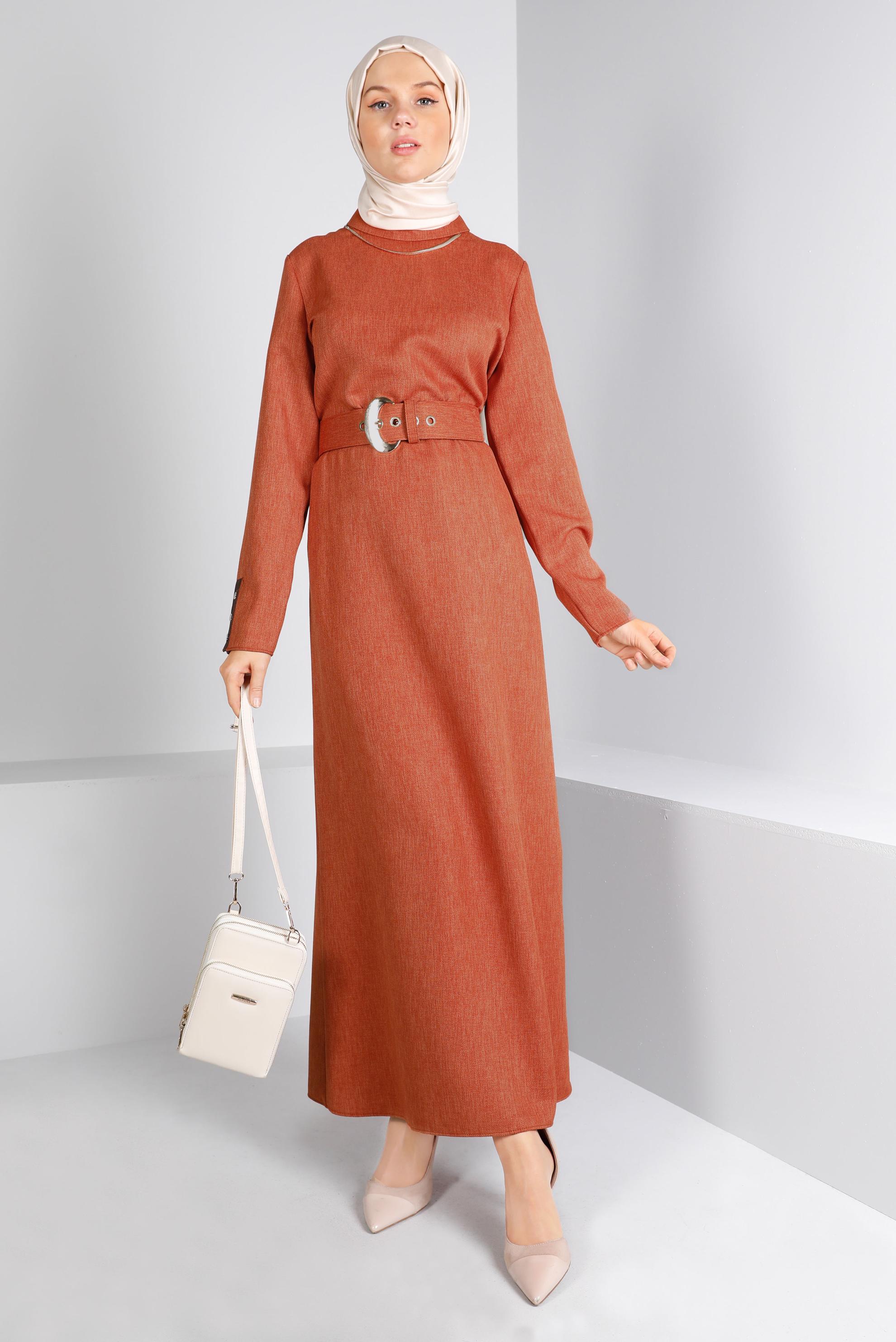 Tesettür giyim TURUNCU KEMERLİ DÜĞME DETAYLI ELBİSE 43383