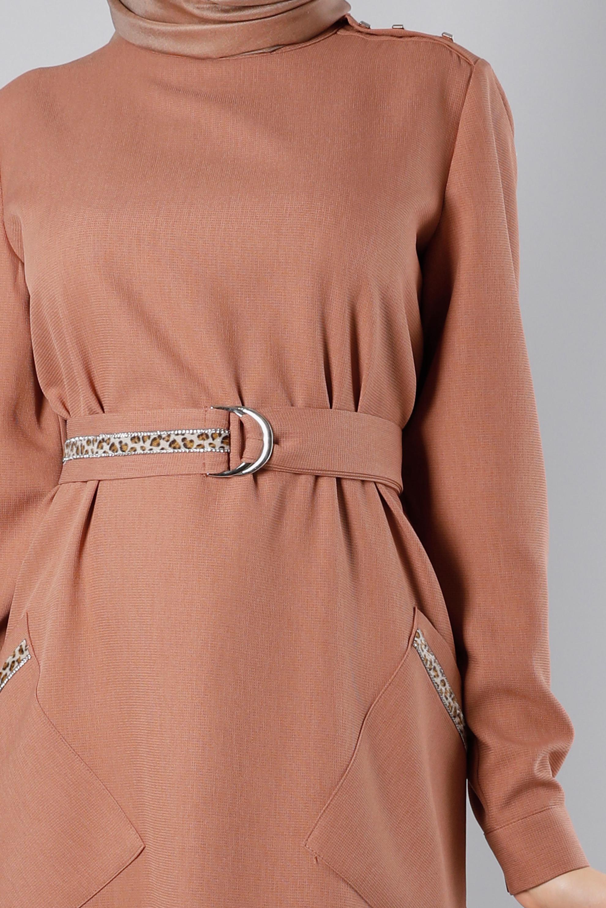 Tesettür giyim TURUNCU KUŞAĞI LEOPAR DESEN DETAYLI ELBİSE 43403 