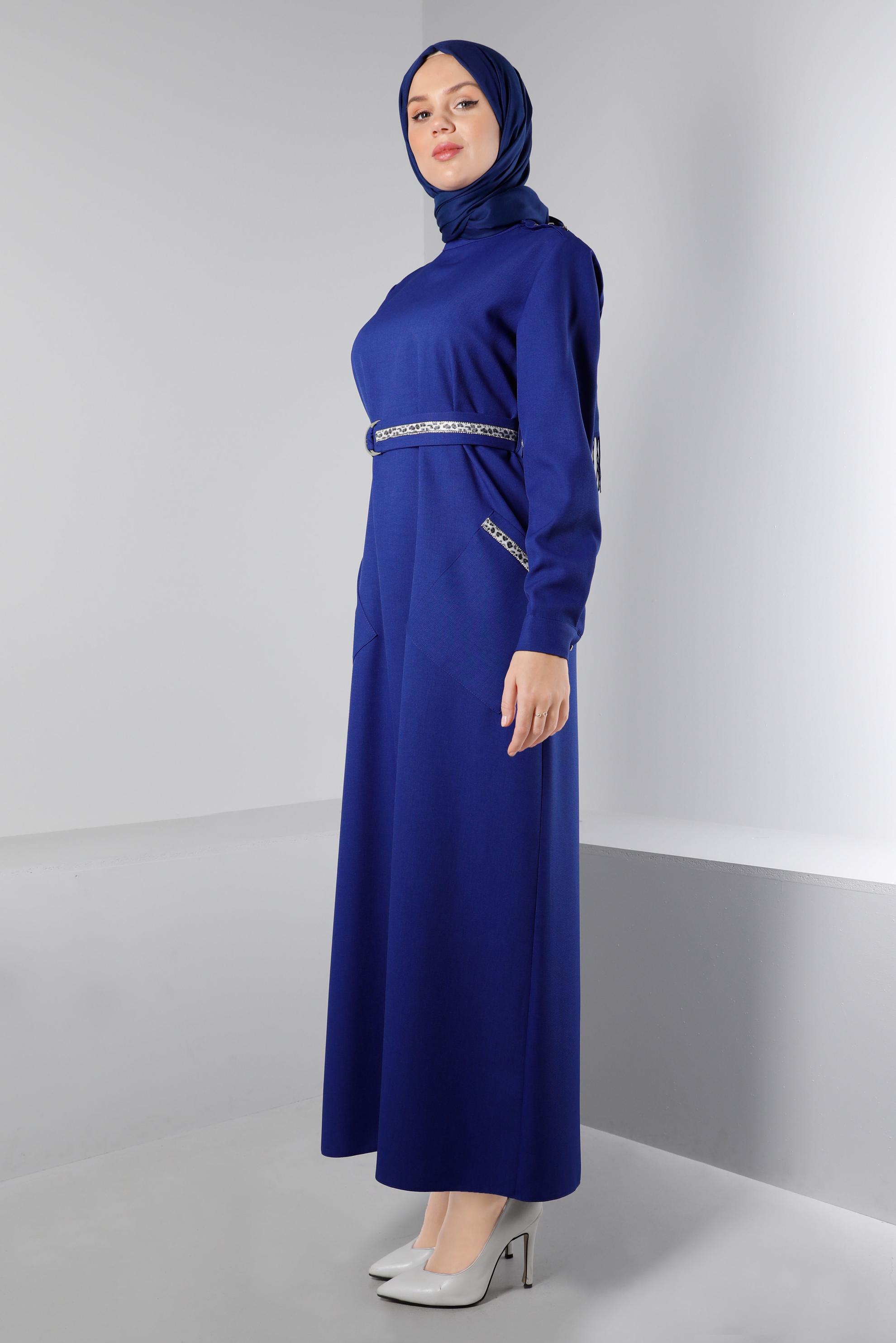 Tesettür giyim LACİVERT KUŞAĞI LEOPAR DESEN DETAYLI ELBİSE 43403 