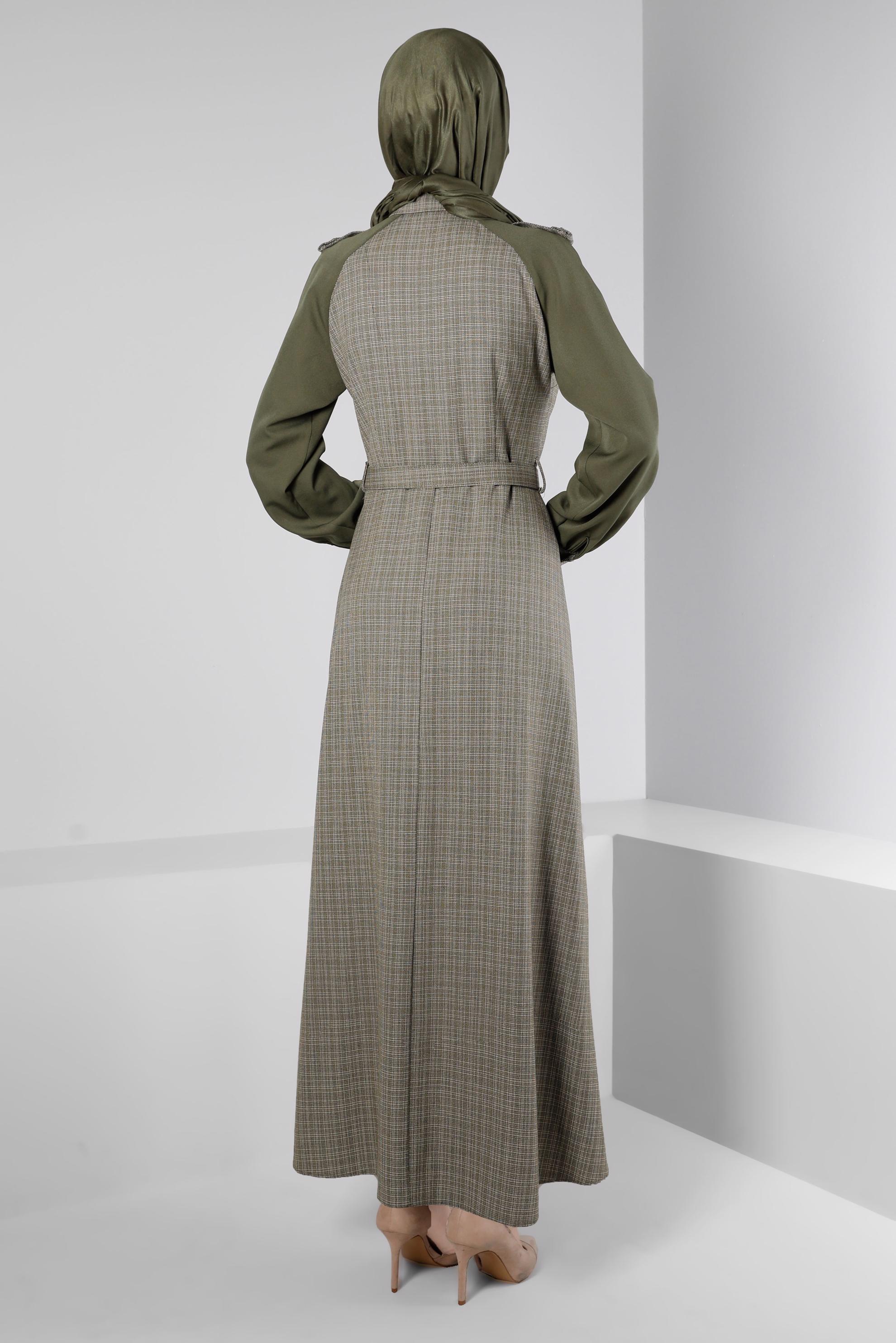 Tesettür giyim HAKİ DESENLİ DÜĞMELİ ELBİSE 43404 