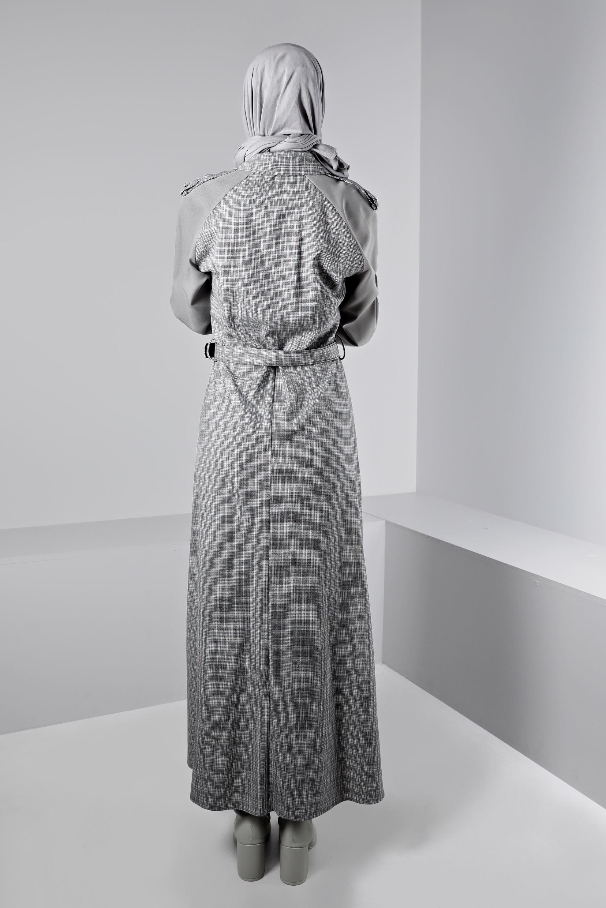 Tesettür giyim GRİ DESENLİ DÜĞMELİ ELBİSE 43404 