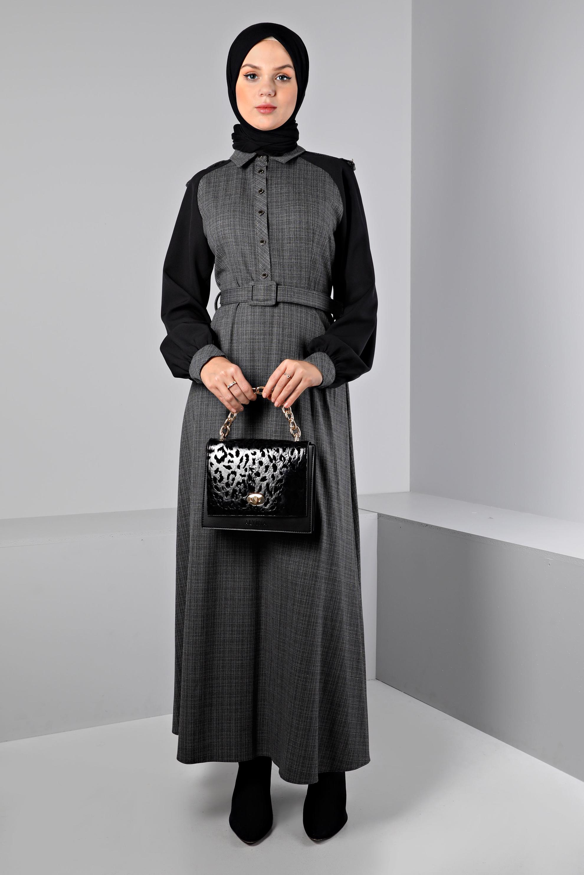 Tesettür giyim SİYAH DESENLİ DÜĞMELİ ELBİSE 43404 