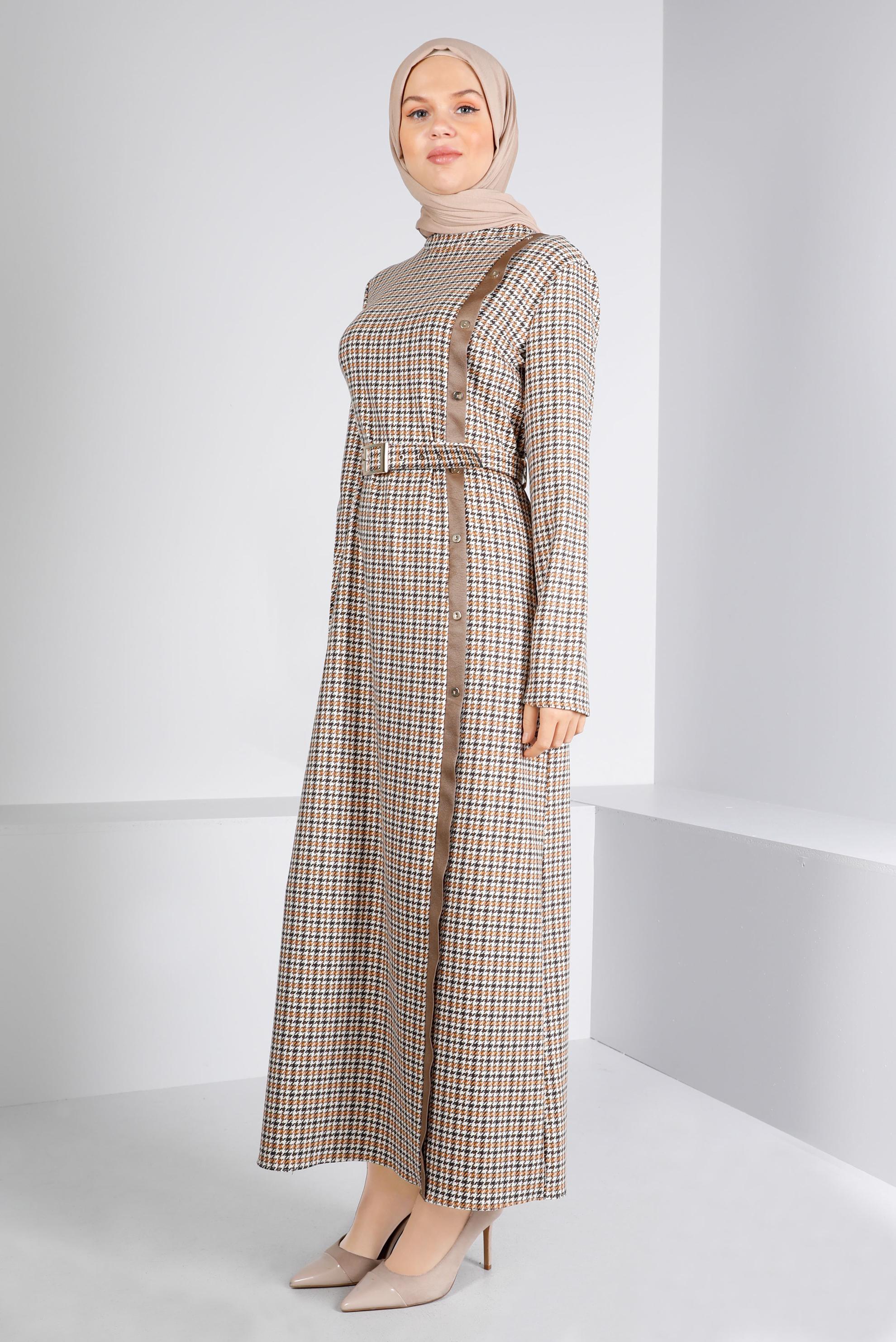 Tesettür giyim TURUNCU KEMERLİ KAZAYAĞI DESENLİ ELBİSE 43405 