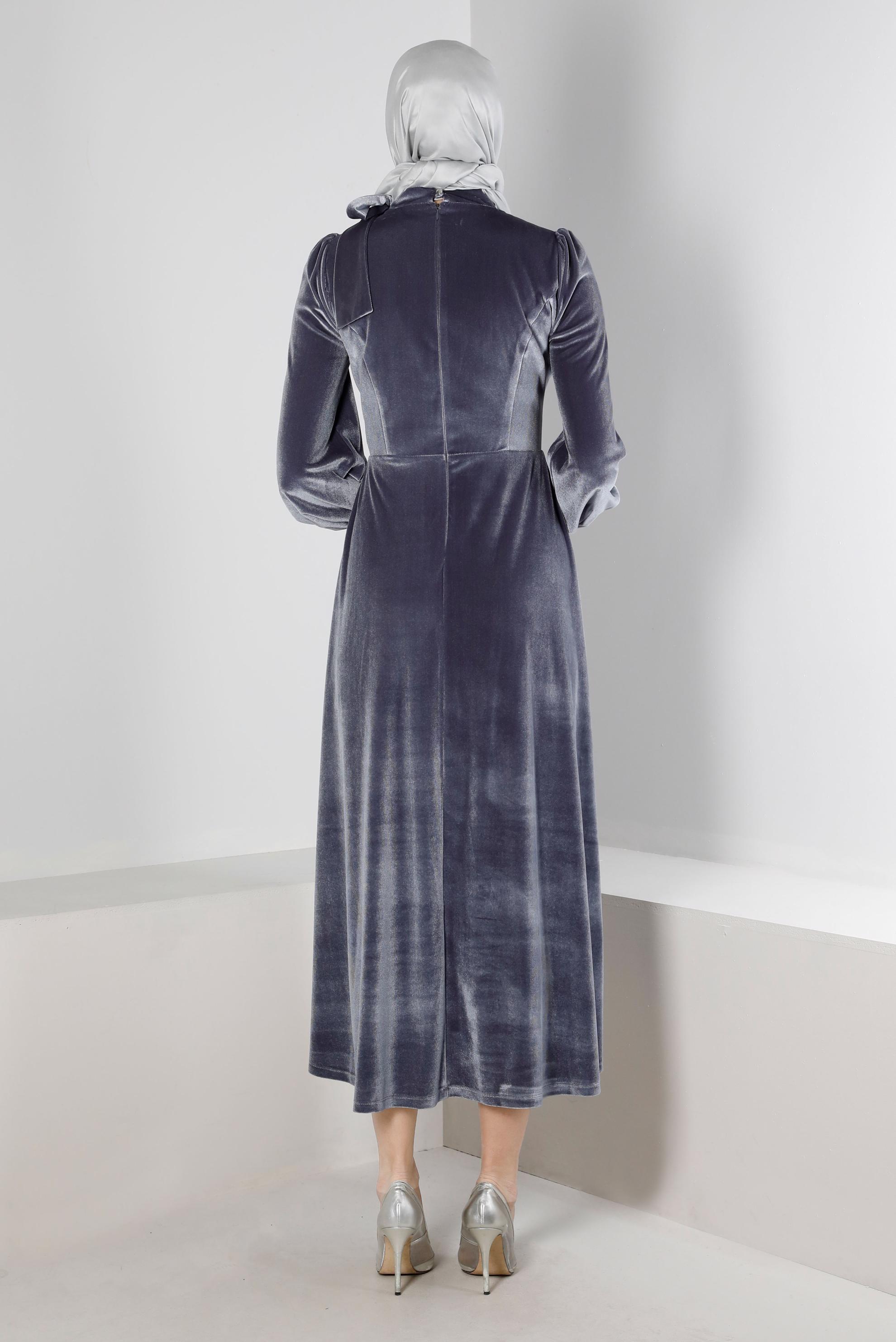 Tesettür giyim GÜMÜŞ ETEK UCU VOLANLI KADİFE ELBİSE 43437