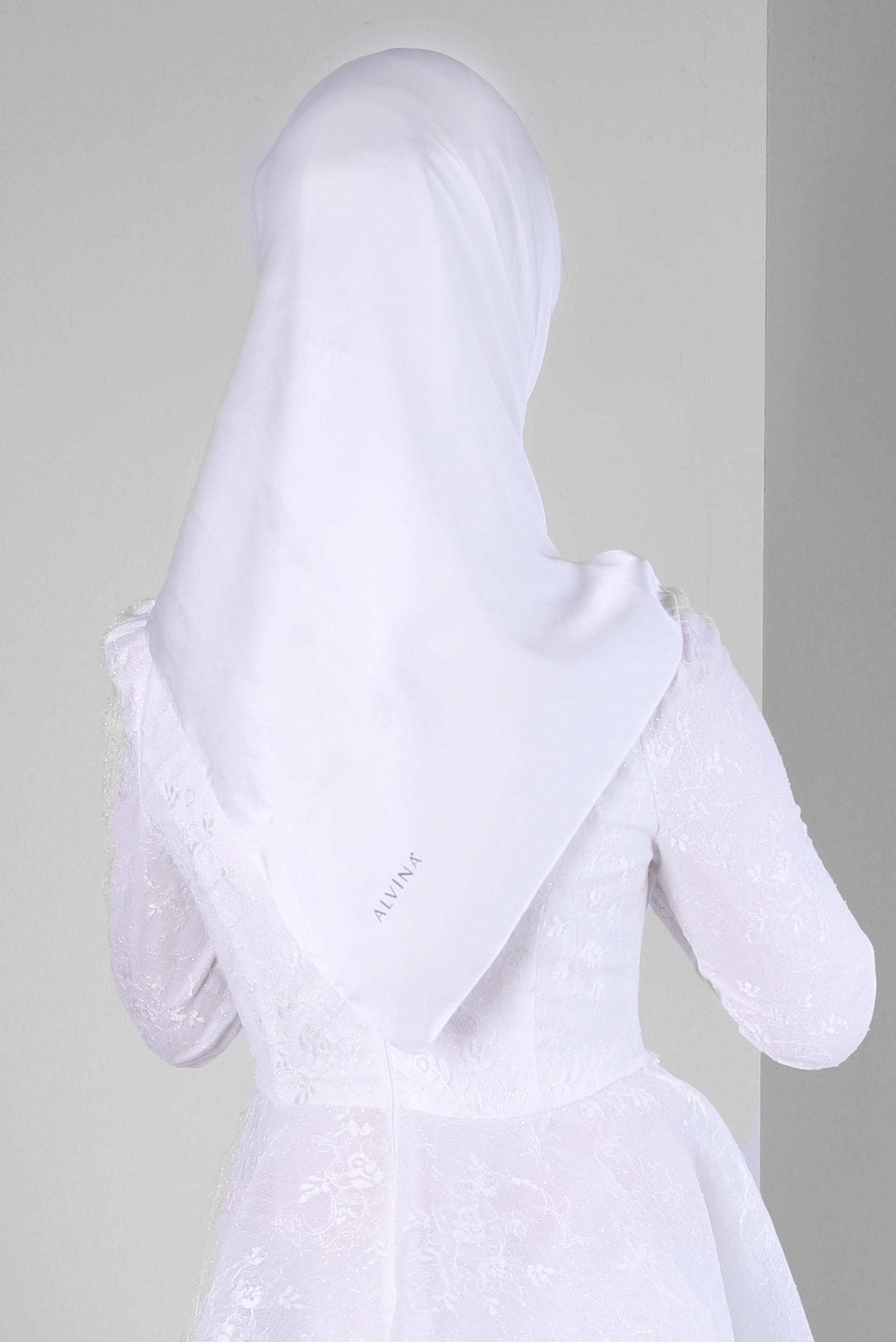 Tesettür giyim BEYAZ ALVİNA DÜZ EŞARP 8220