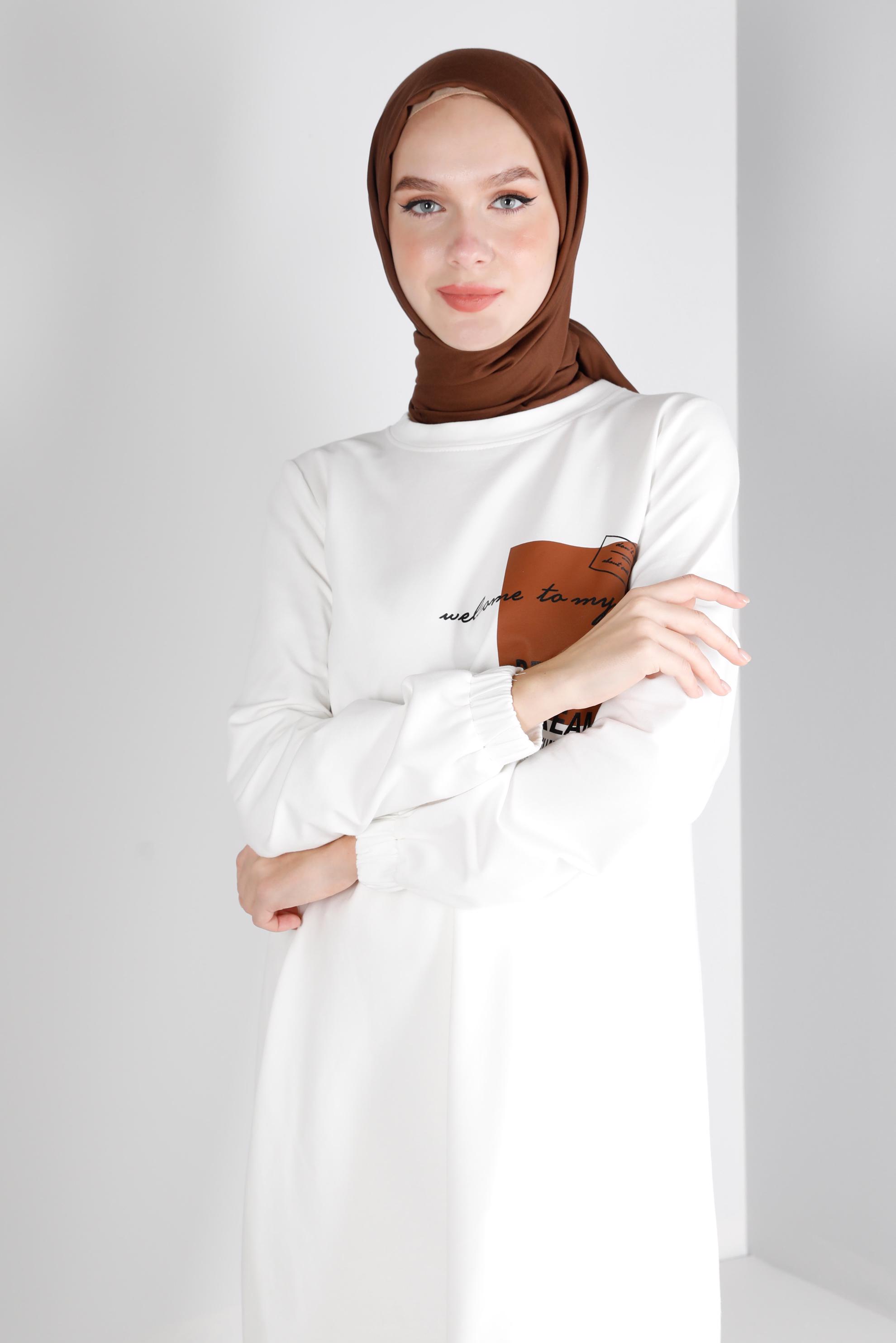 Tesettür giyim BEYAZ BASKI DETAYLI YAZILI EŞOFMAN TUNİK 43344