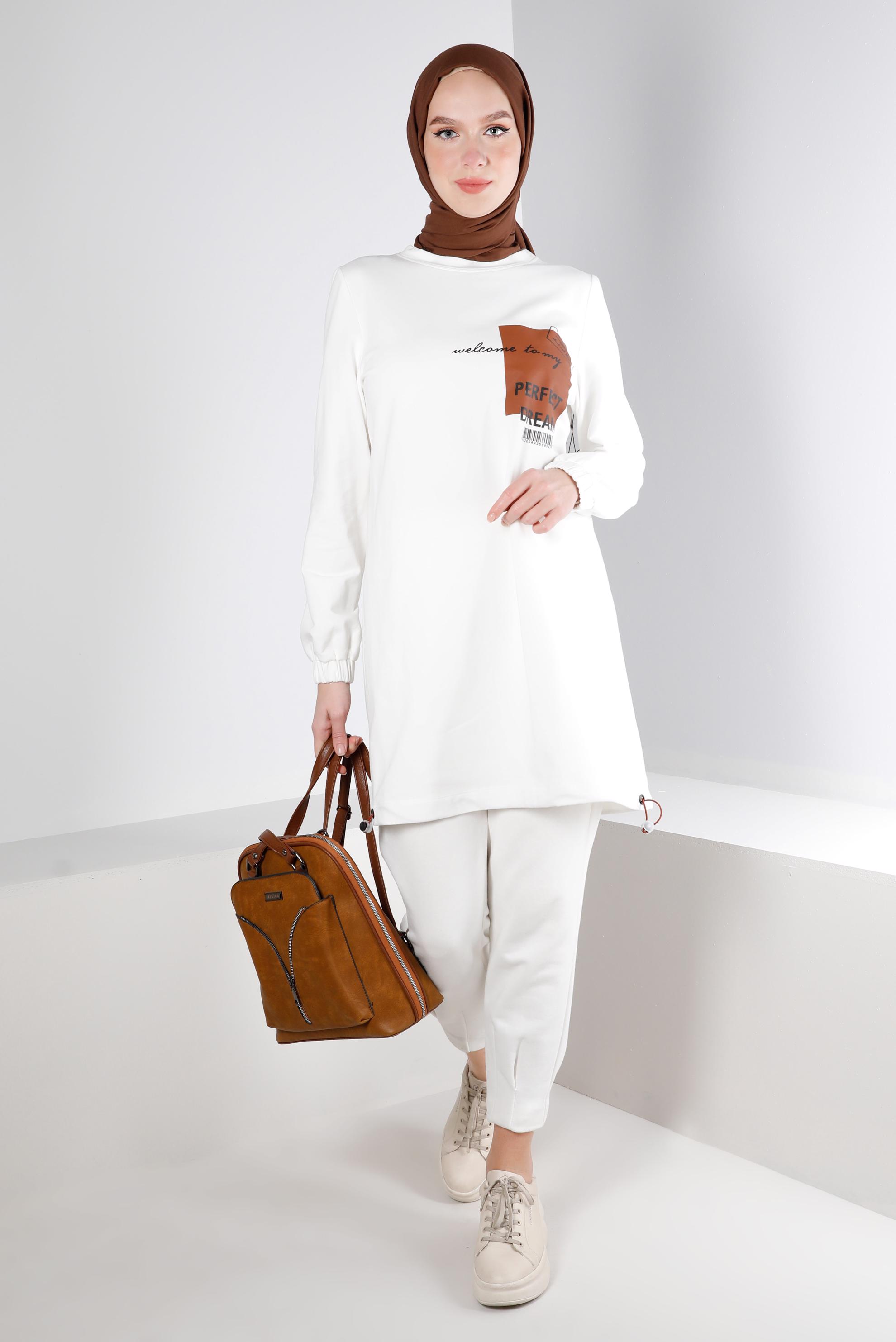 Tesettür giyim BEYAZ BASKI DETAYLI YAZILI EŞOFMAN TUNİK 43344