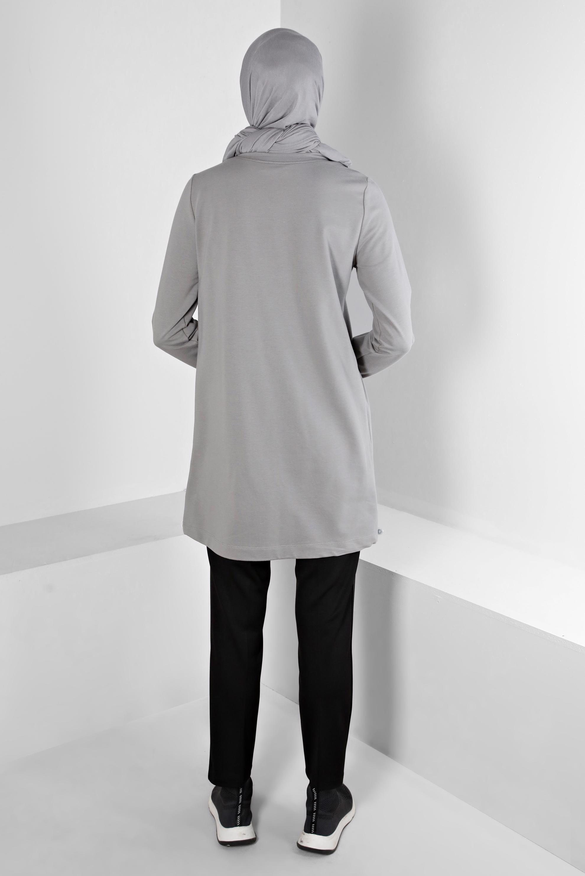 Tesettür giyim GRİ BASKI DETAYLI YAZILI EŞOFMAN TUNİK 43344