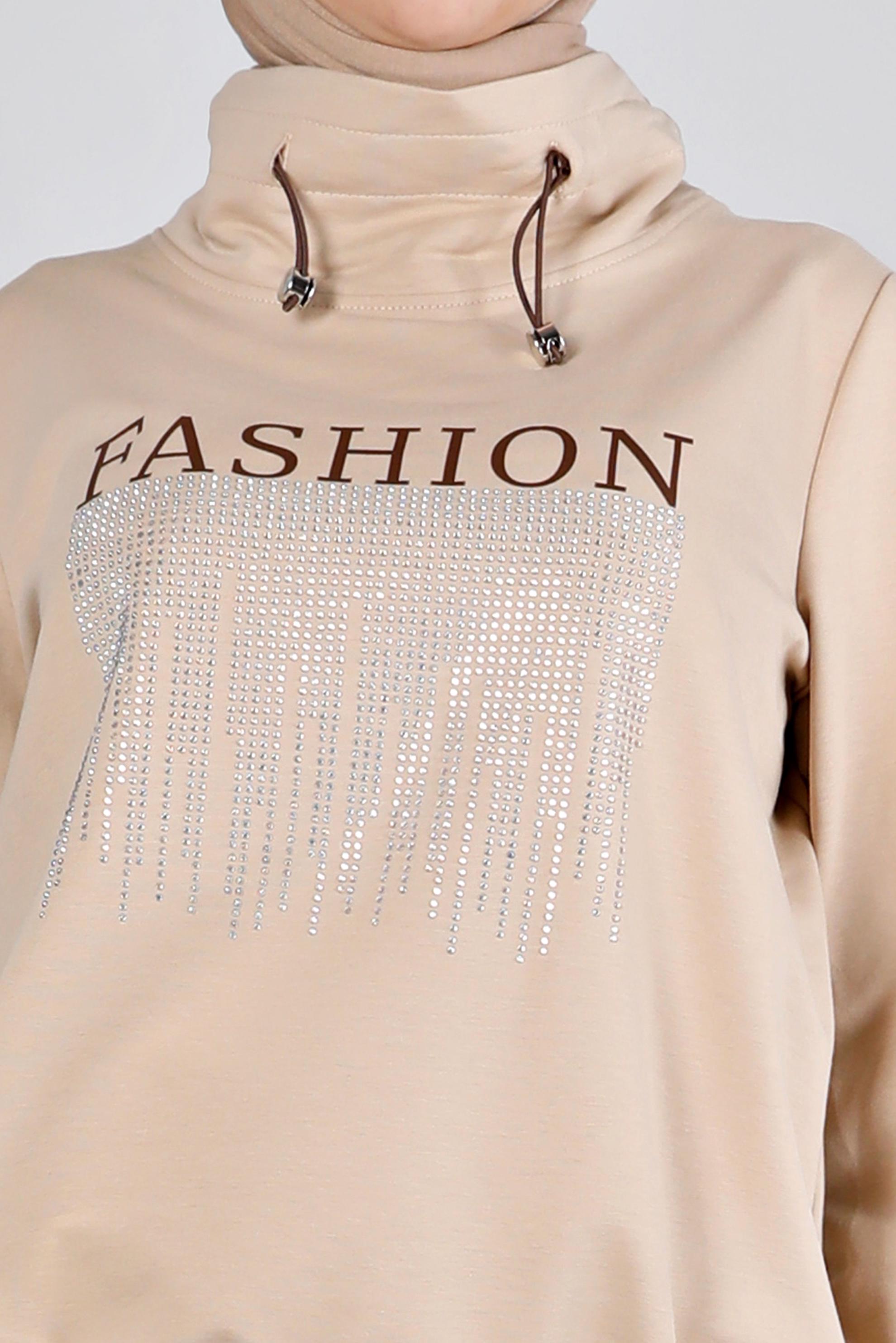 Vêtements hijab BEIGE ENSEMBLE DE SURVÊTEMENT 2 PIÈCES AVEC JUPE À SLOGAN 43388