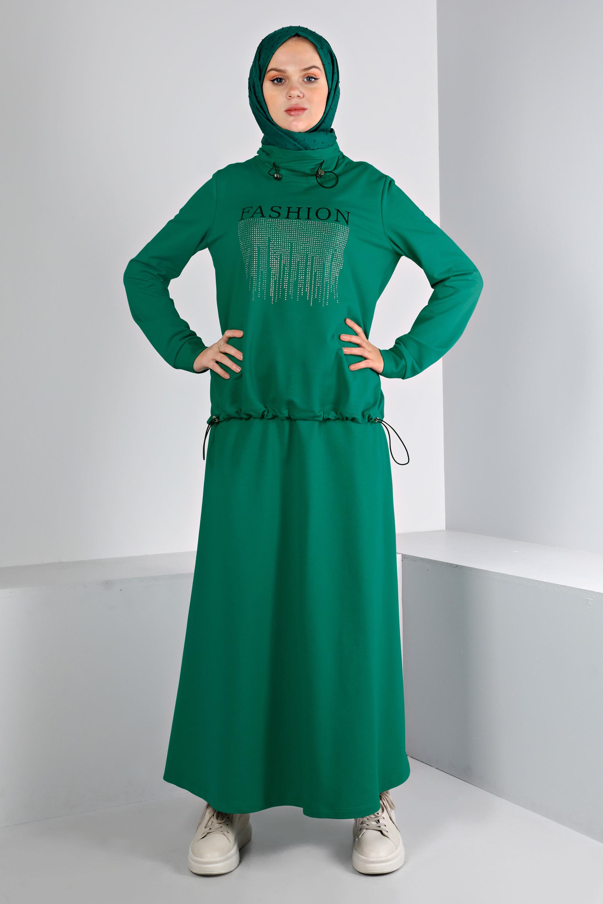 Vêtements hijab VERT ENSEMBLE DE SURVÊTEMENT 2 PIÈCES AVEC JUPE À SLOGAN 43388