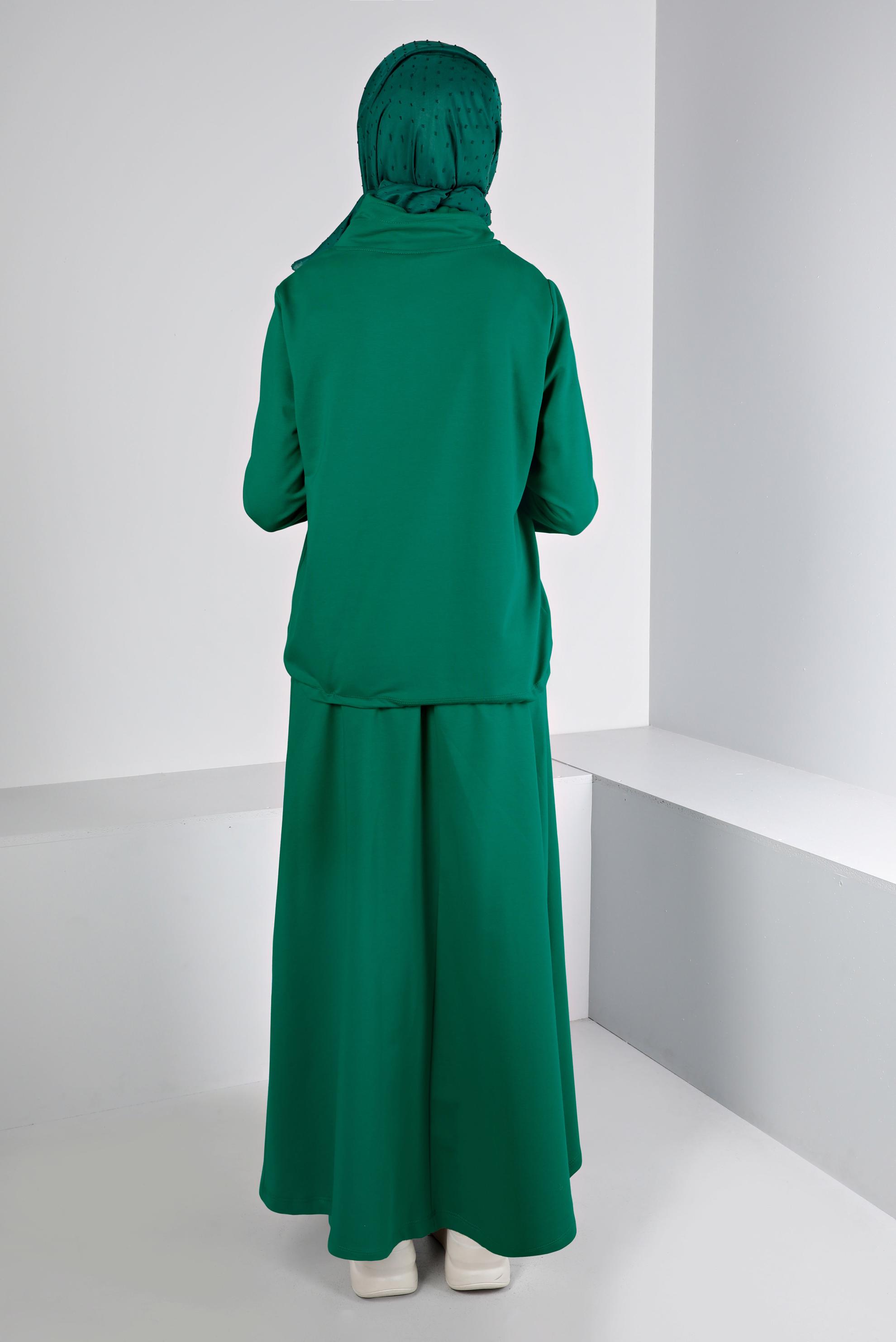 Vêtements hijab VERT ENSEMBLE DE SURVÊTEMENT 2 PIÈCES AVEC JUPE À SLOGAN 43388