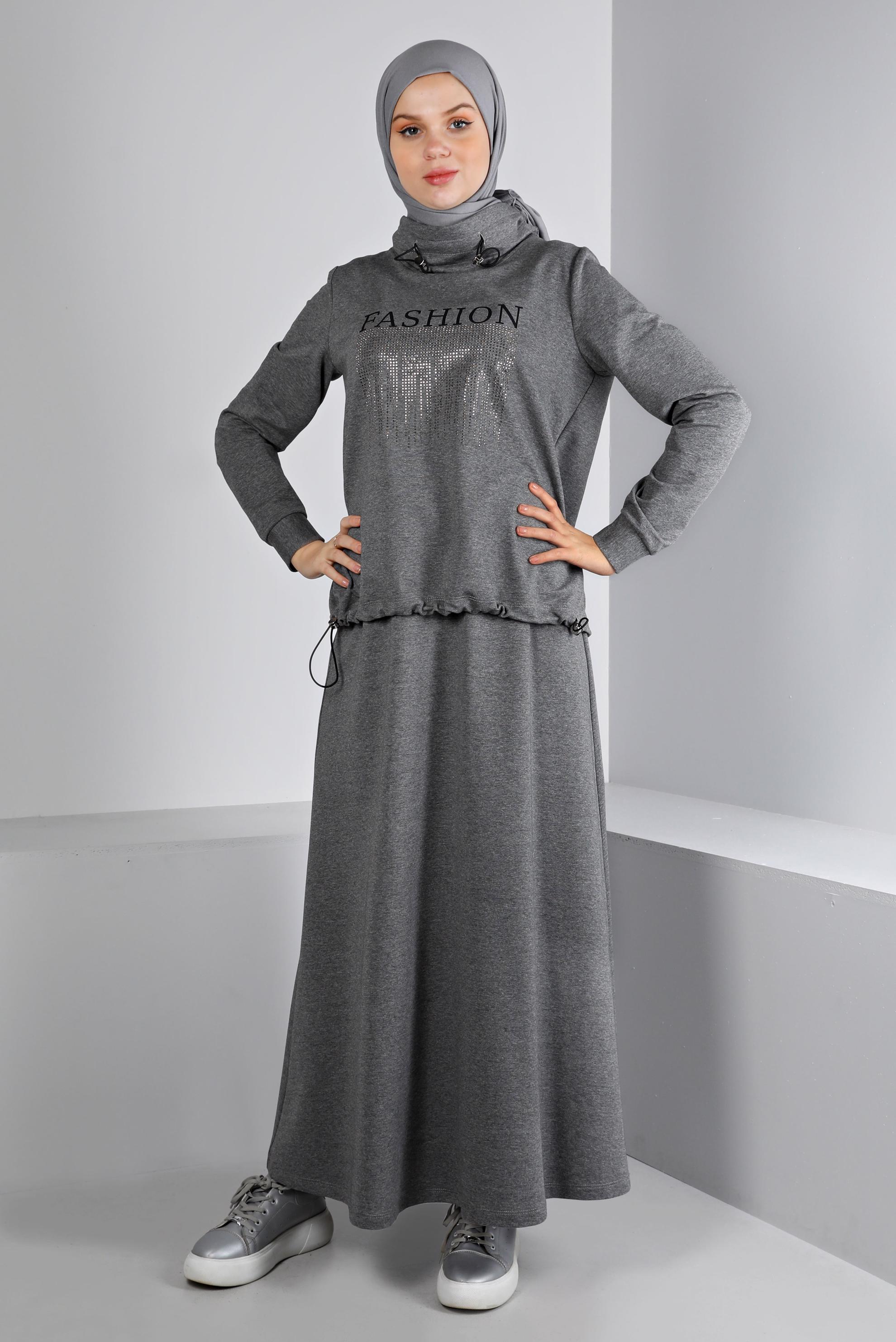 Tesettür giyim GRİ BASKI DETAYLI İKİLİ ETEKLİ EŞOFMAN TAKIMI 43388