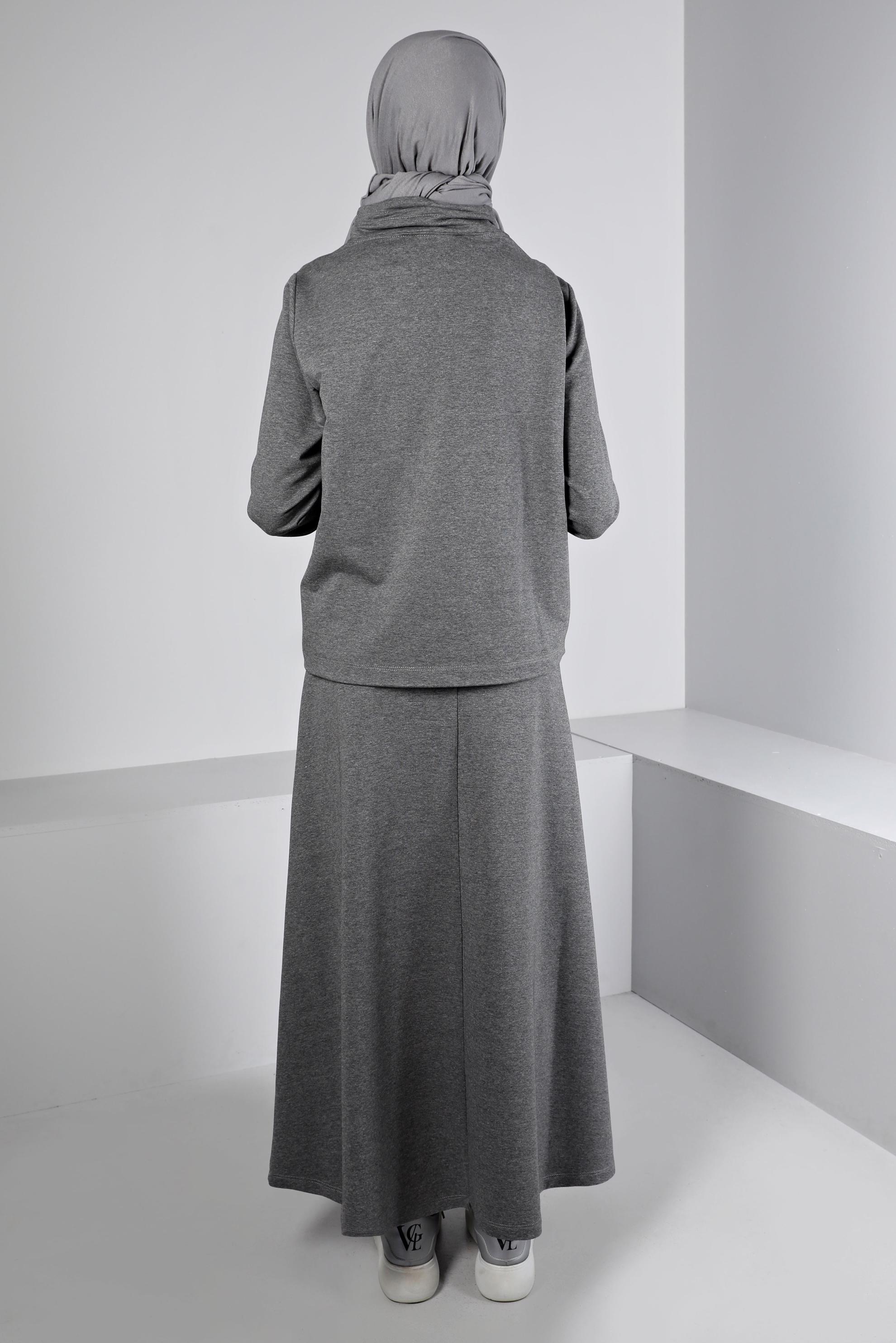 Tesettür giyim GRİ BASKI DETAYLI İKİLİ ETEKLİ EŞOFMAN TAKIMI 43388