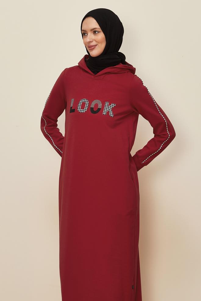 Tesettür giyim KIRMIZI KAPÜŞONLU BASKILI EŞOFMAN ELBİSE 43412  - ALVİNA