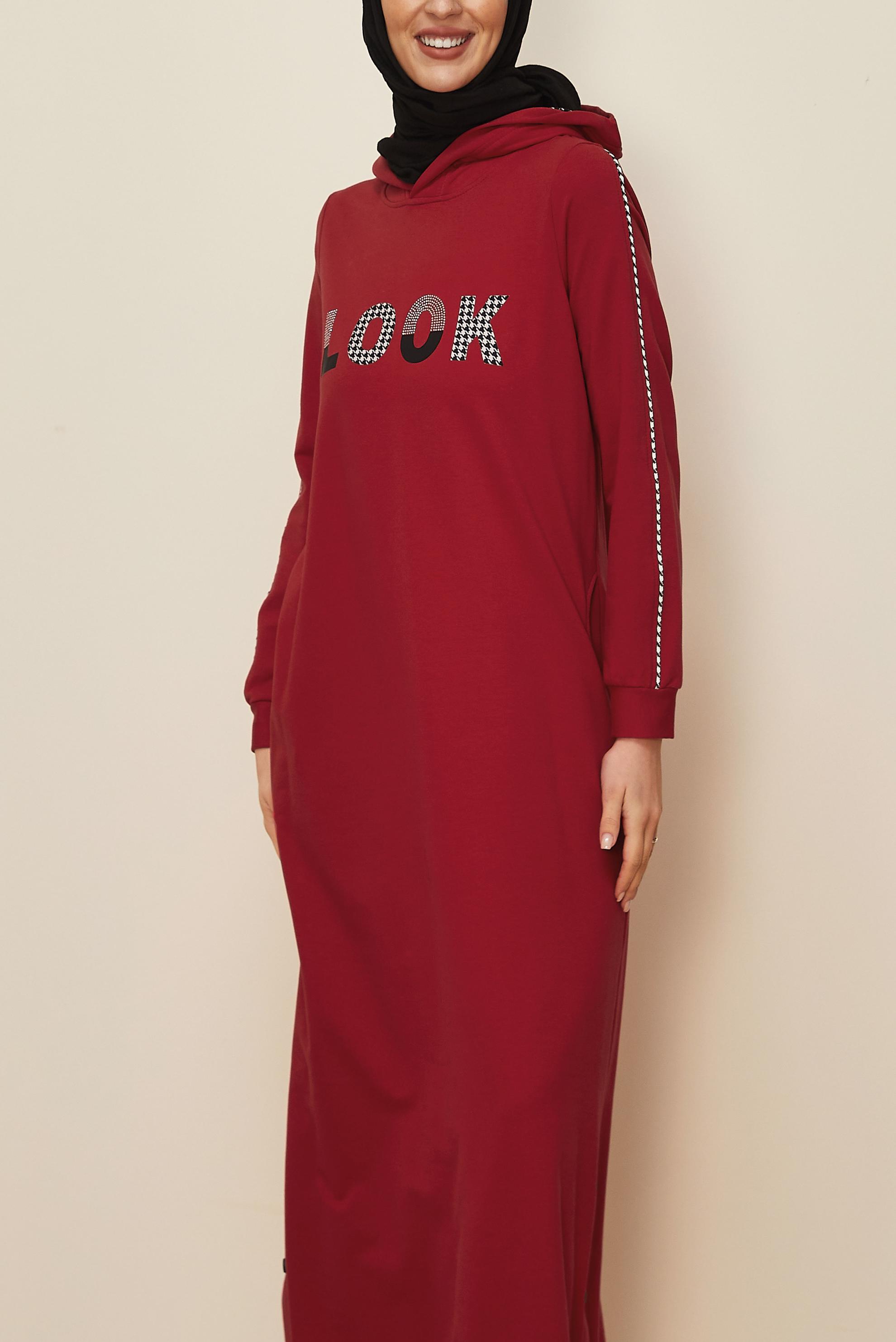 Tesettür giyim KIRMIZI KAPÜŞONLU BASKILI EŞOFMAN ELBİSE 43412 
