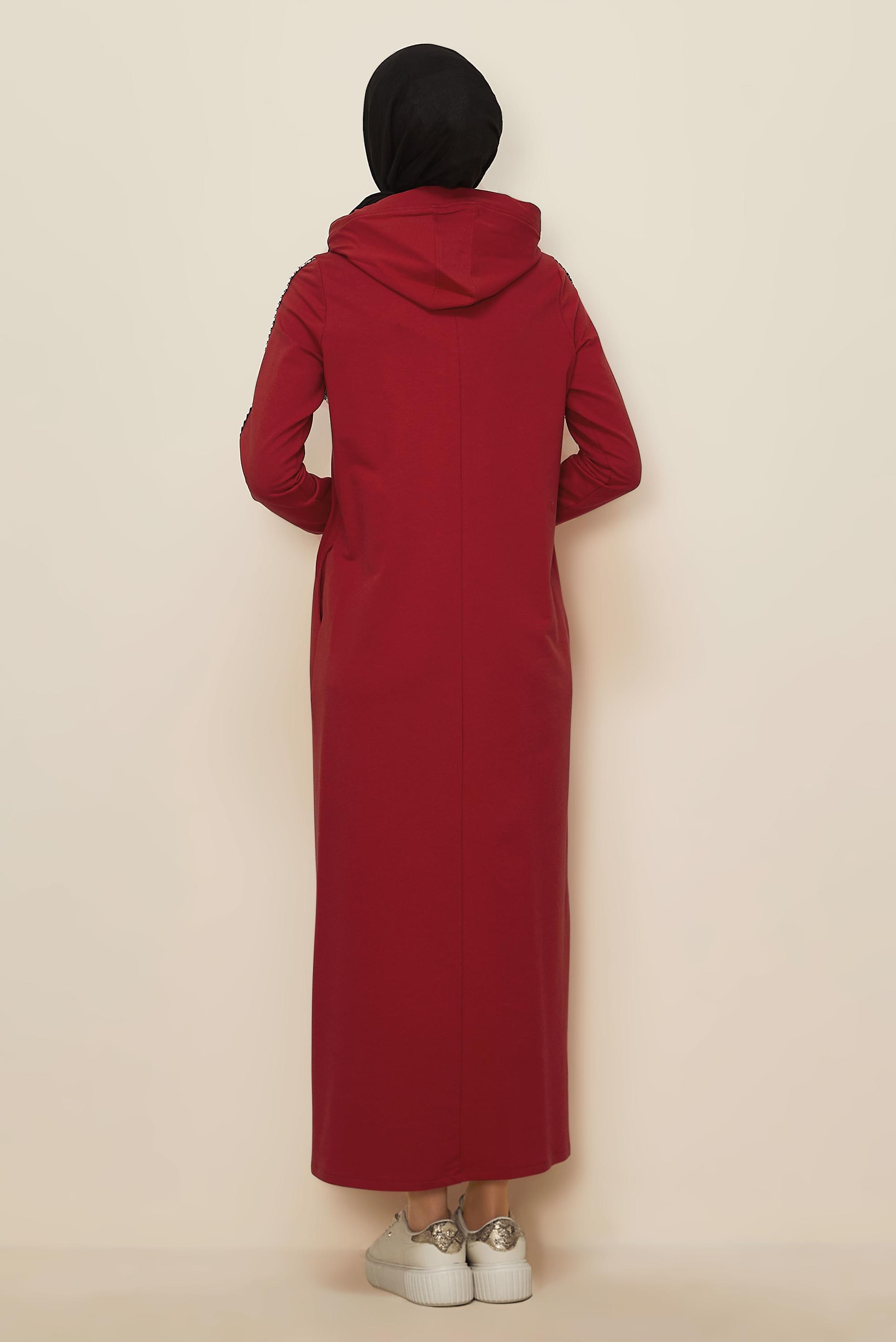 Tesettür giyim KIRMIZI KAPÜŞONLU BASKILI EŞOFMAN ELBİSE 43412 