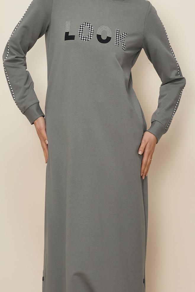 Tesettür giyim GRİ KAPÜŞONLU BASKILI EŞOFMAN ELBİSE 43412  - ALVİNA