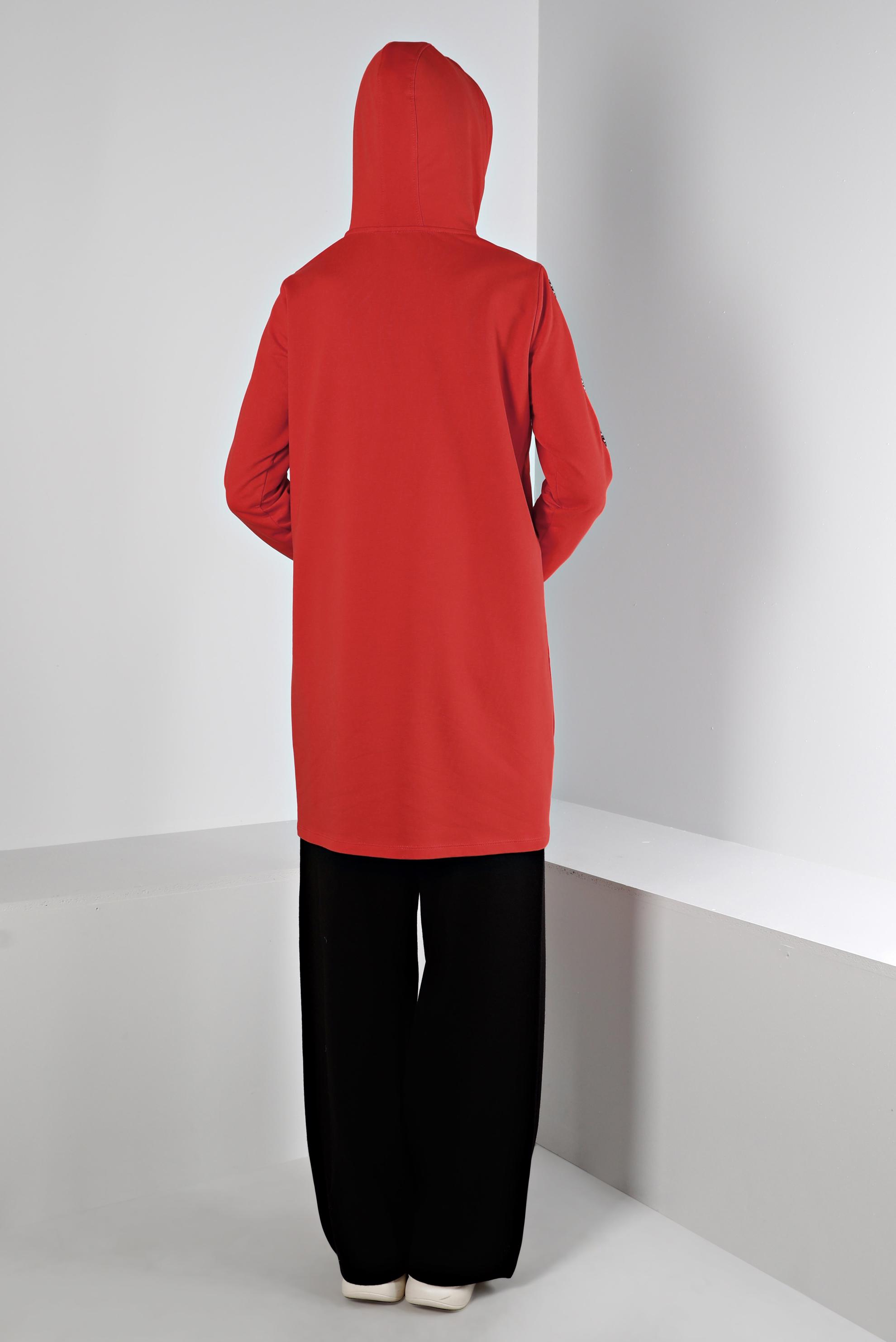 Tesettür giyim KIRMIZI YAZI DETAYLI KAPÜŞONLU EŞOFMAN TUNİK 43443 